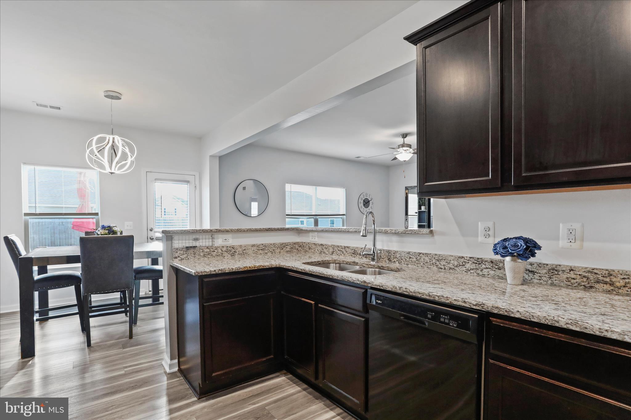 MCGINNIS POINT - Residential