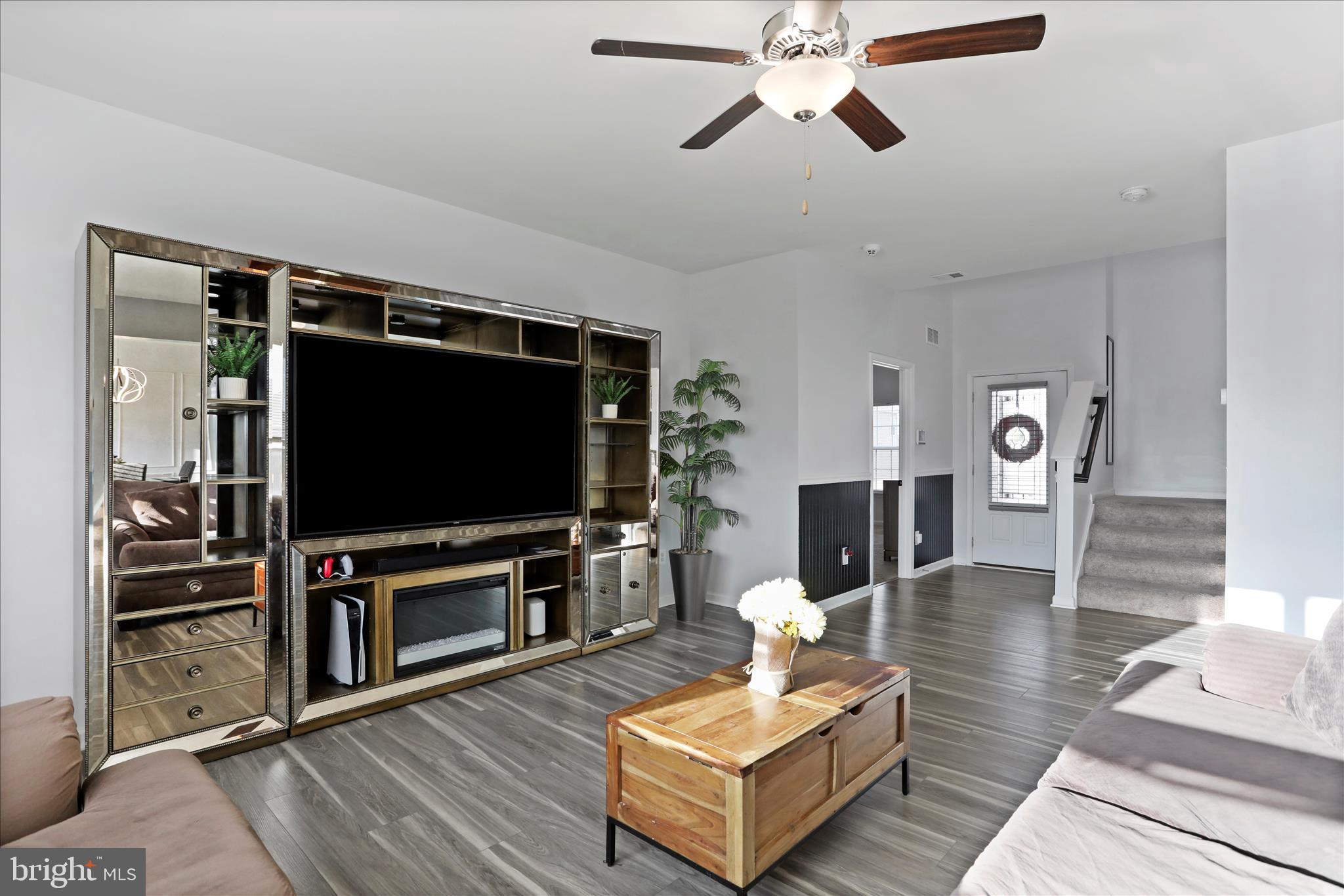 MCGINNIS POINT - Residential