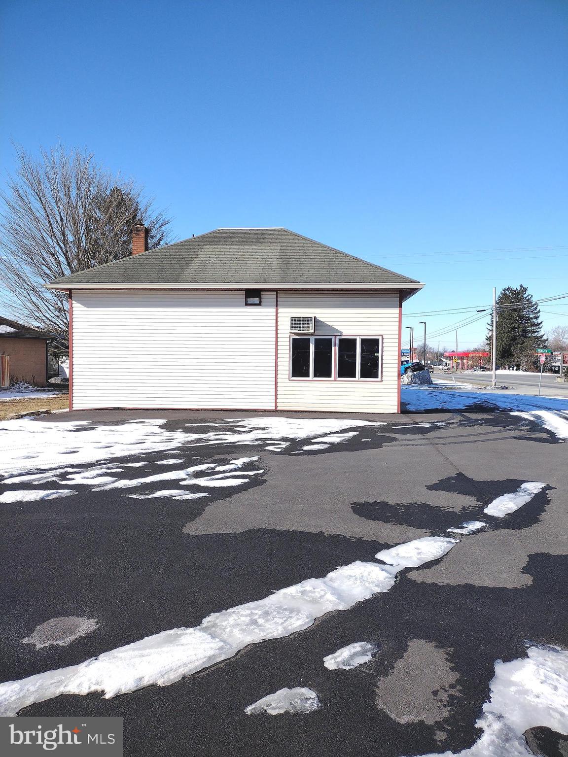 ROUZERVILLE - Commercial Lease