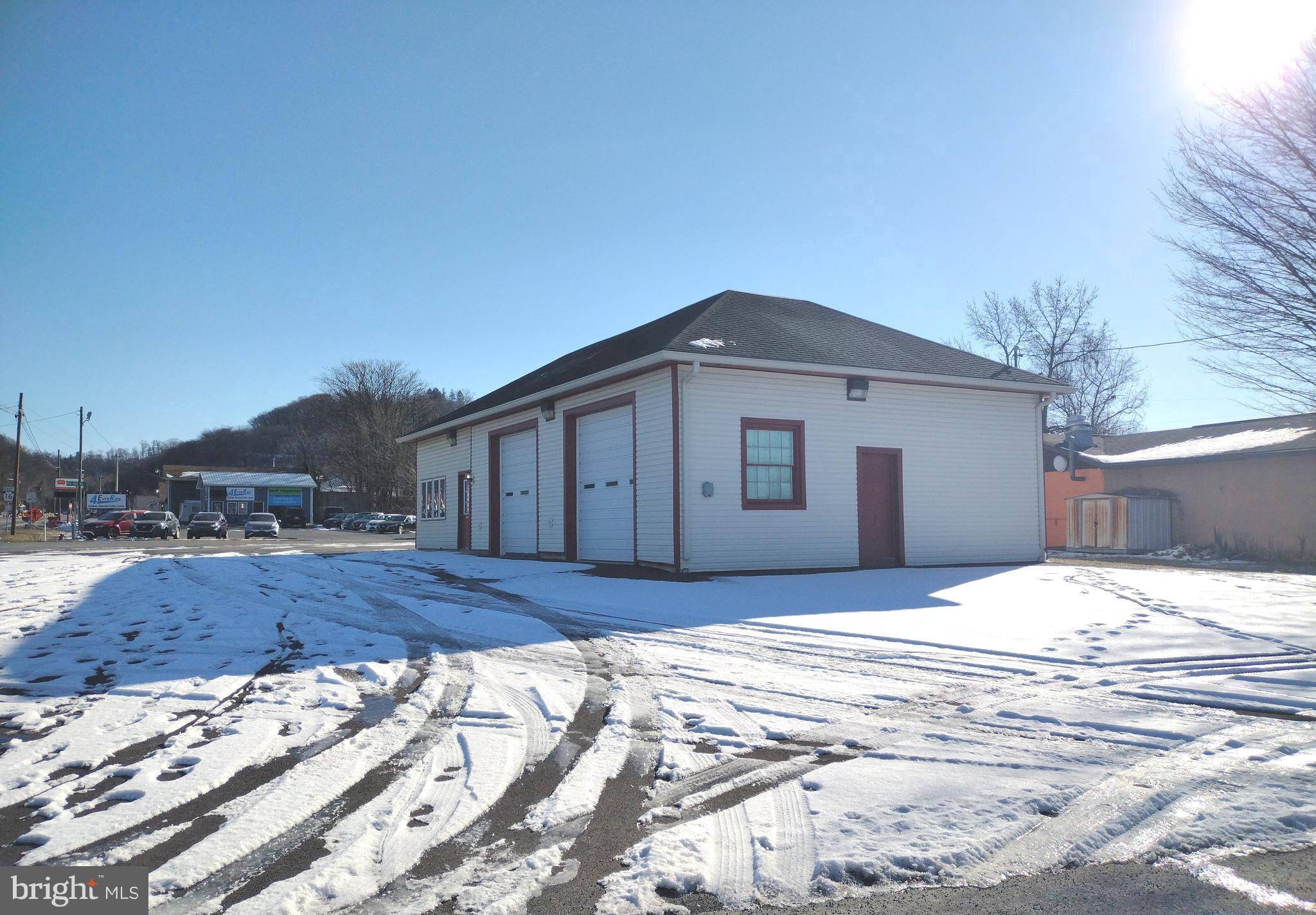 ROUZERVILLE - Commercial Lease