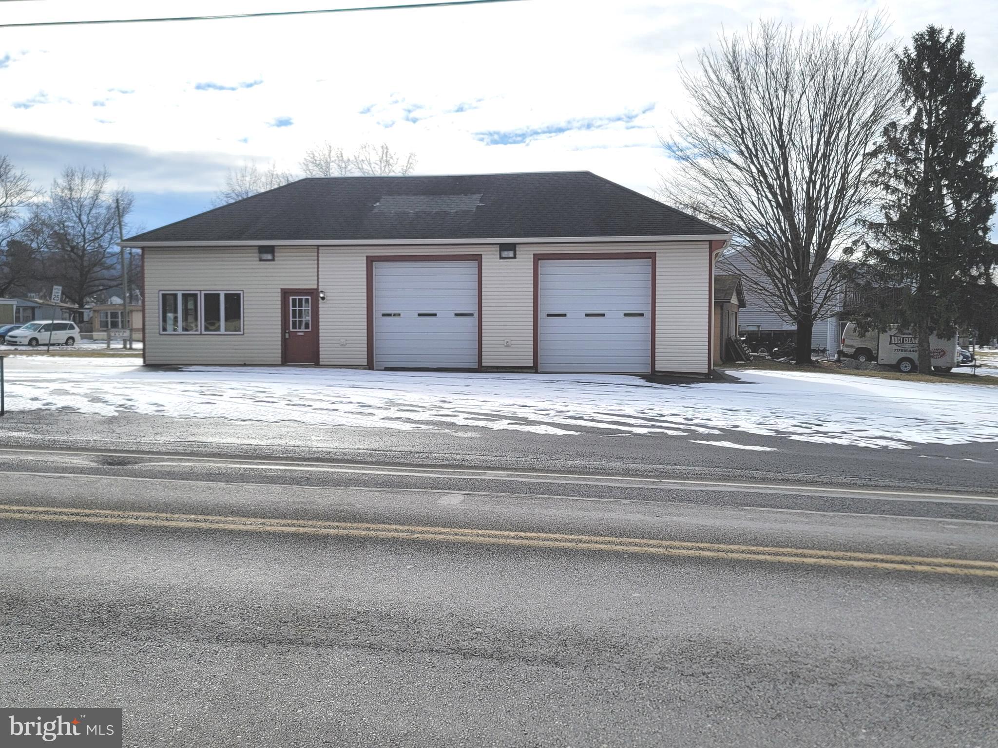 ROUZERVILLE - Commercial Lease