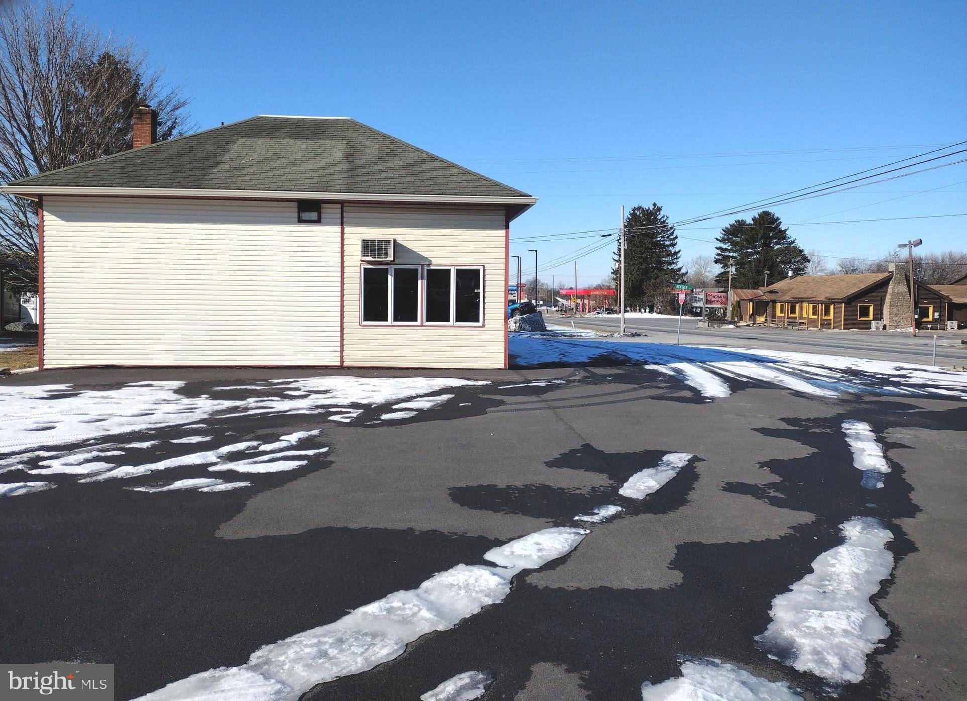 ROUZERVILLE - Commercial Lease