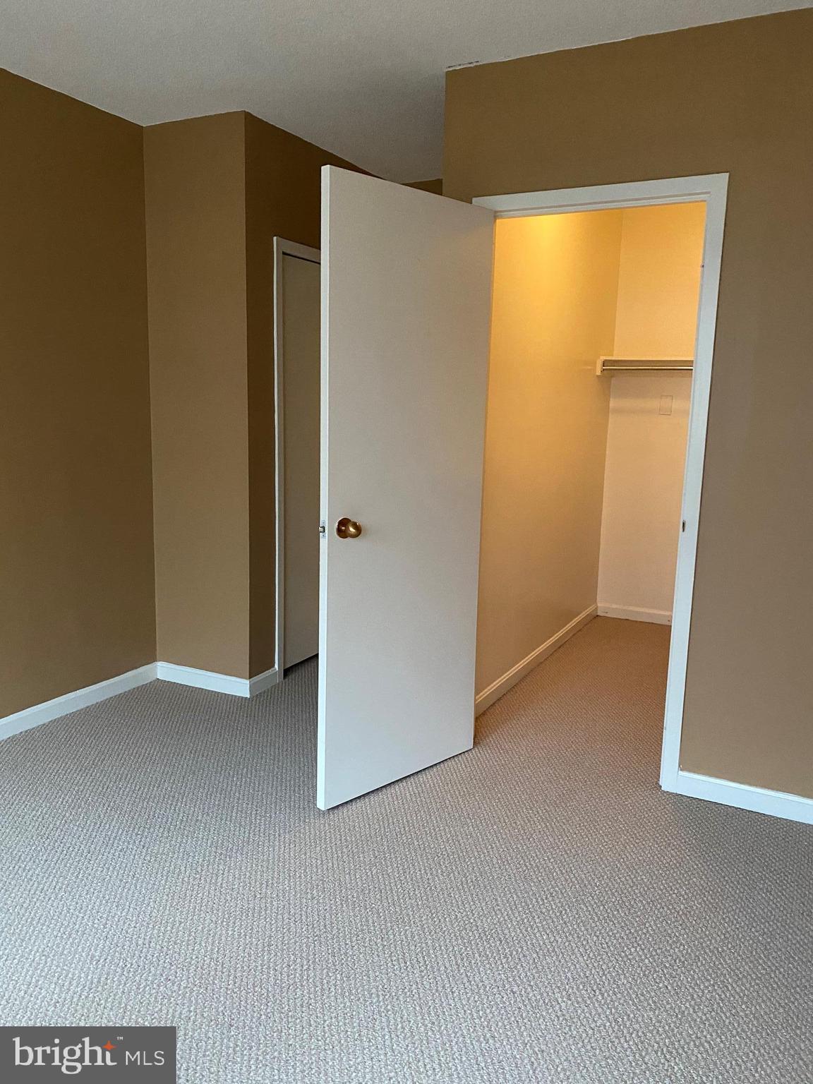 CRYSTAL PARK - Residential Lease