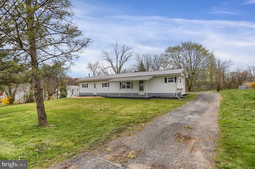 This property is going to onsite auction 5/17/2024 at 6:00 PM and is being sold with reserve. LISTED PRICE IS ONLY A SUGGESTED OPENING BID, AND IS NOT INDICATIVE OF THE  FINAL SALES PRICE WHICH WILL BE BY SELLER CONFIRMATION DAY OF AUCTION.  Terms: Down payment of $10,000.00 required day of auction. Settlement on or before July 12, 2024. Transfer taxes to be paid by buyer. Real Estate taxes shall be prorated.
Beautiful remodeled mobile home on 0.65-acre lot. Features 2 bedrooms, 1 bathroom & full basement. Has been completely remodeled with a new roof, new windows, new flooring, & more! Spacious kitchen with new stainless steel appliances. Heat source is oil. Has public sewer & private well. A 12x12 mini barn sells with the property. Excellent location along William Penn Hwy just outside of Mifflintown & just off Rt 322 Port Royal exit. This would be an ideal investment property or permanent residence! Do not miss this opportunity!  All information is deemed to be accurate but not guaranteed. Agent is related to seller.