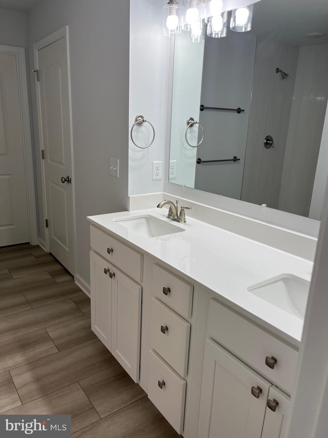 TWIN LAKES EAST - Residential