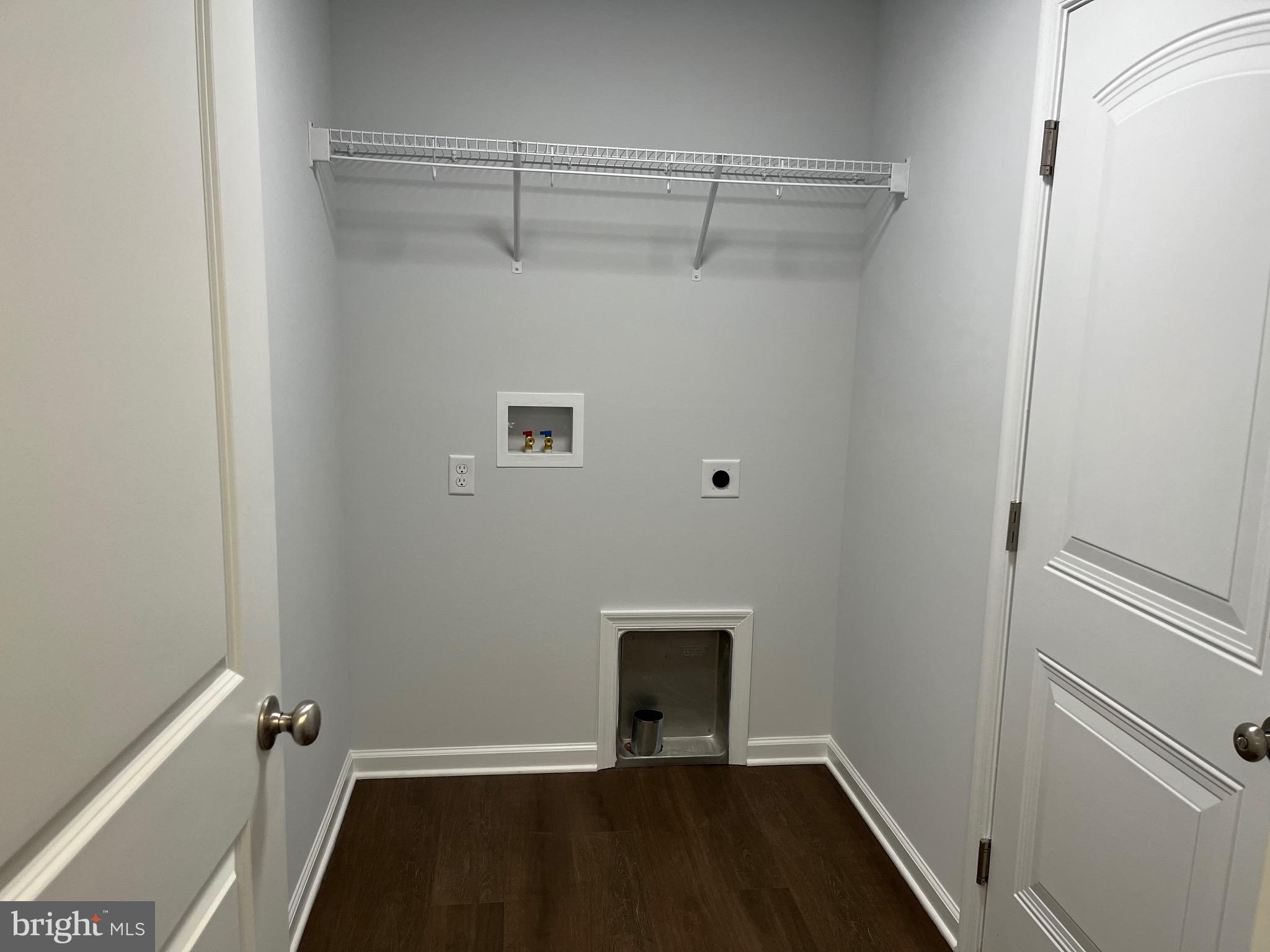 TWIN LAKES EAST - Residential