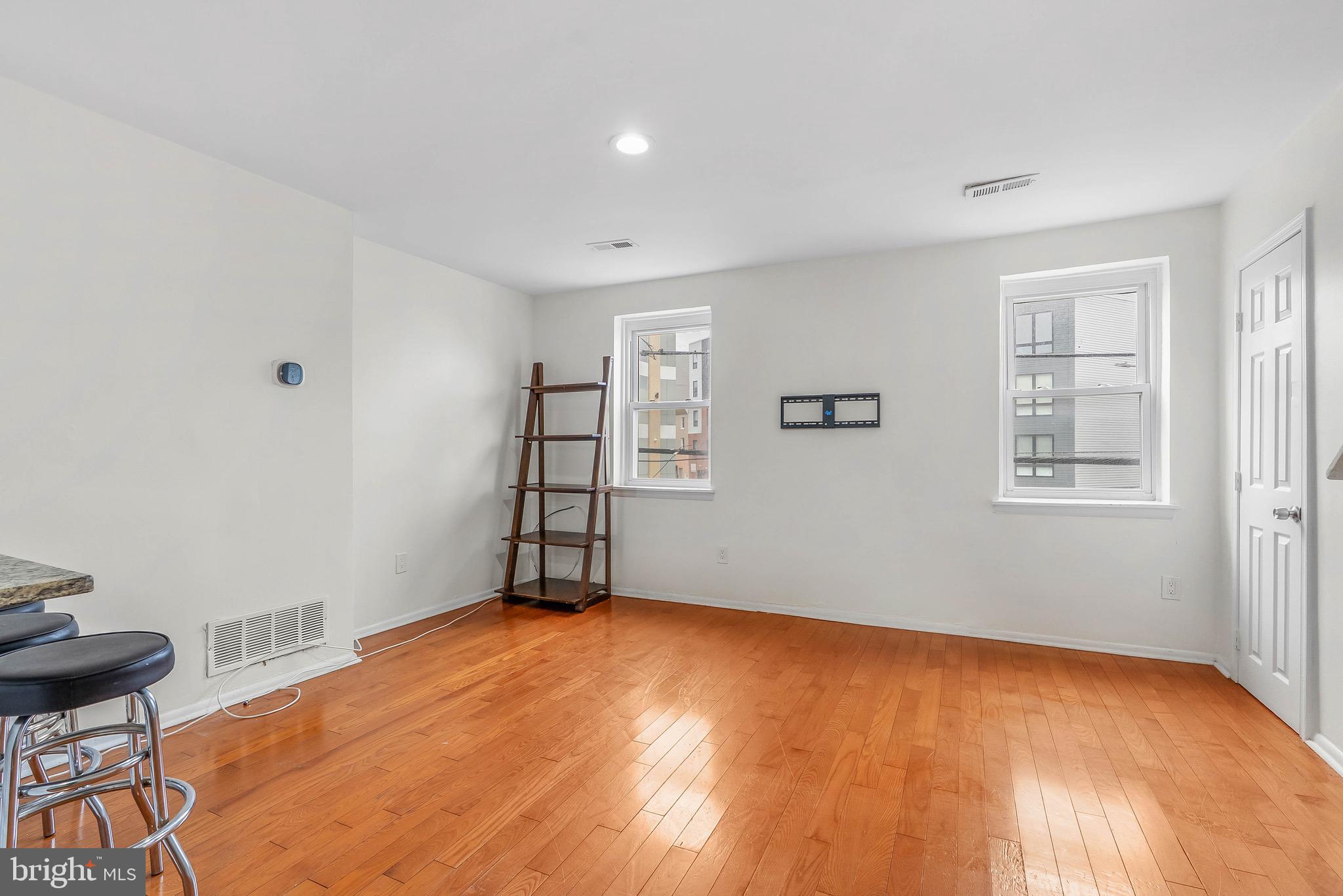 FRANCISVILLE - Residential Income