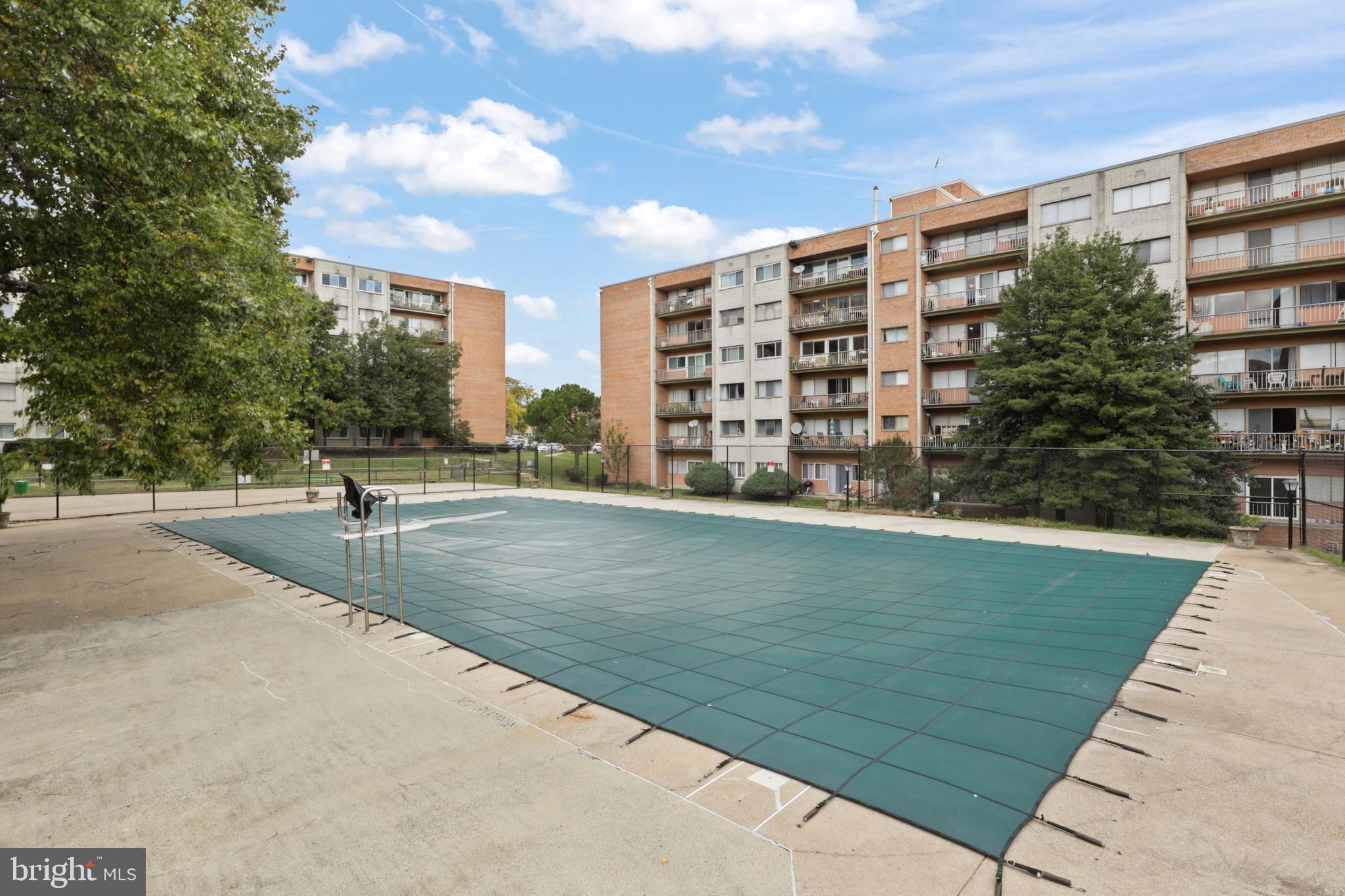 THE SEASONS - Residential