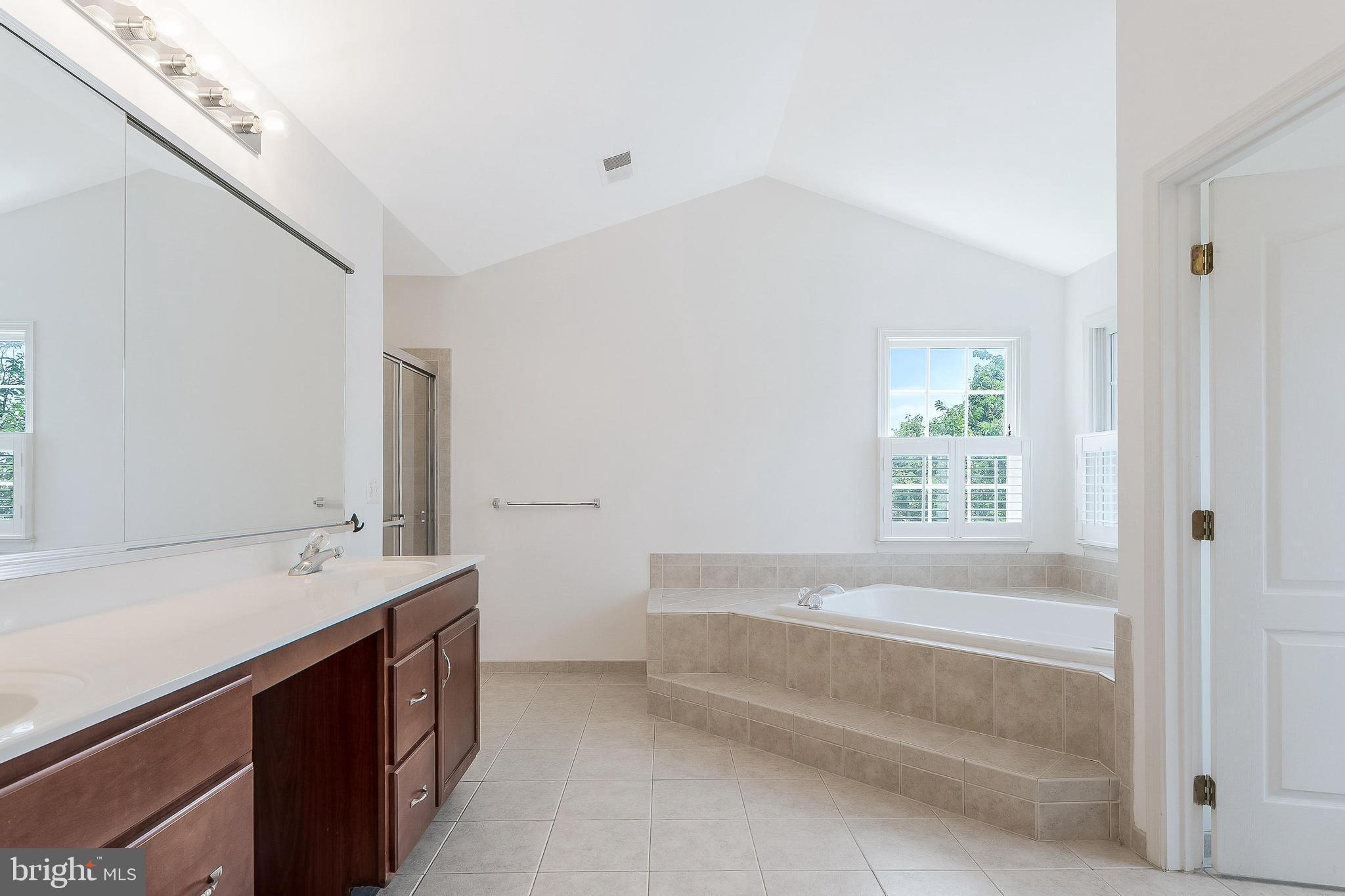 BELMONT COUNTRY CLUB - Residential Lease