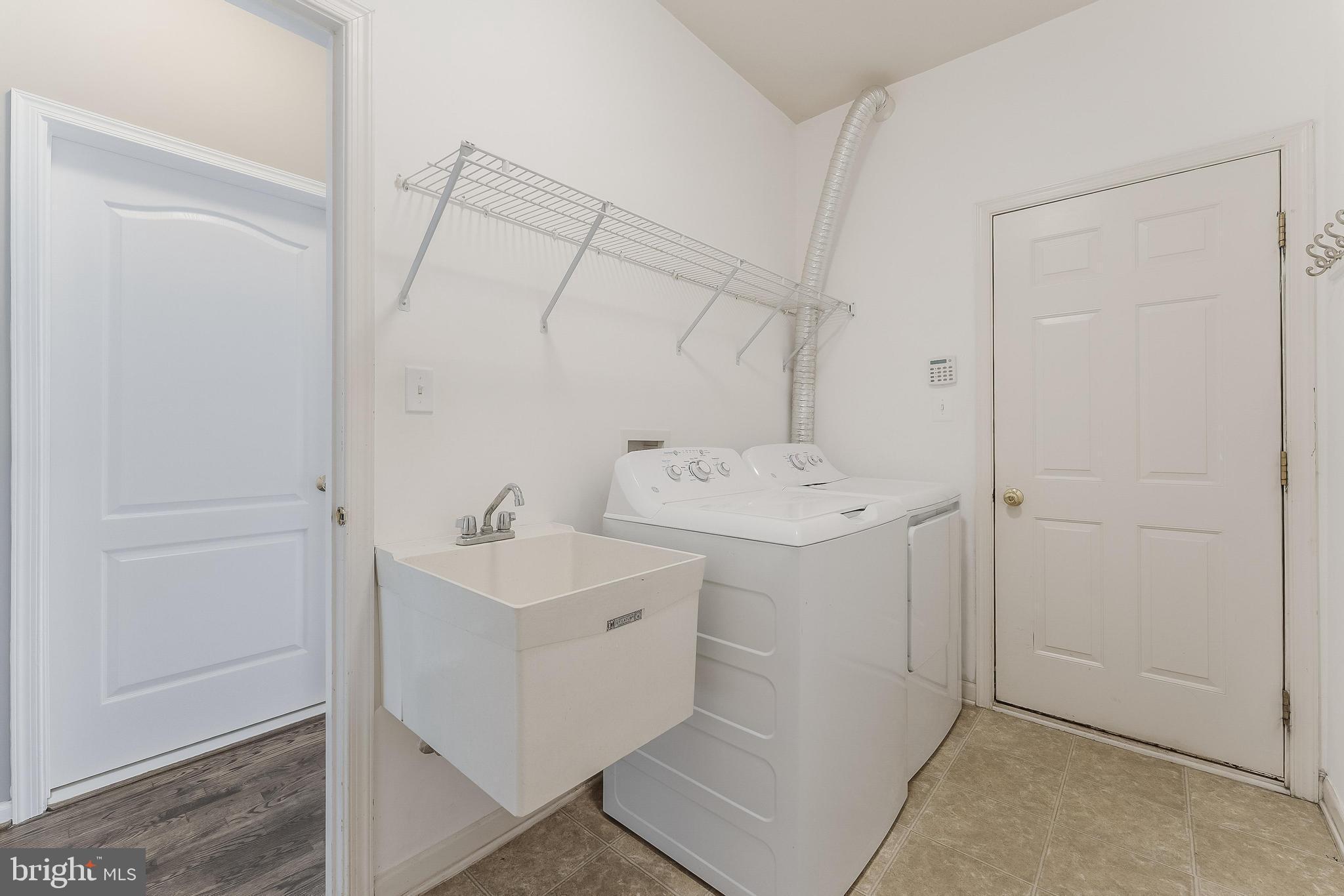 BELMONT COUNTRY CLUB - Residential Lease