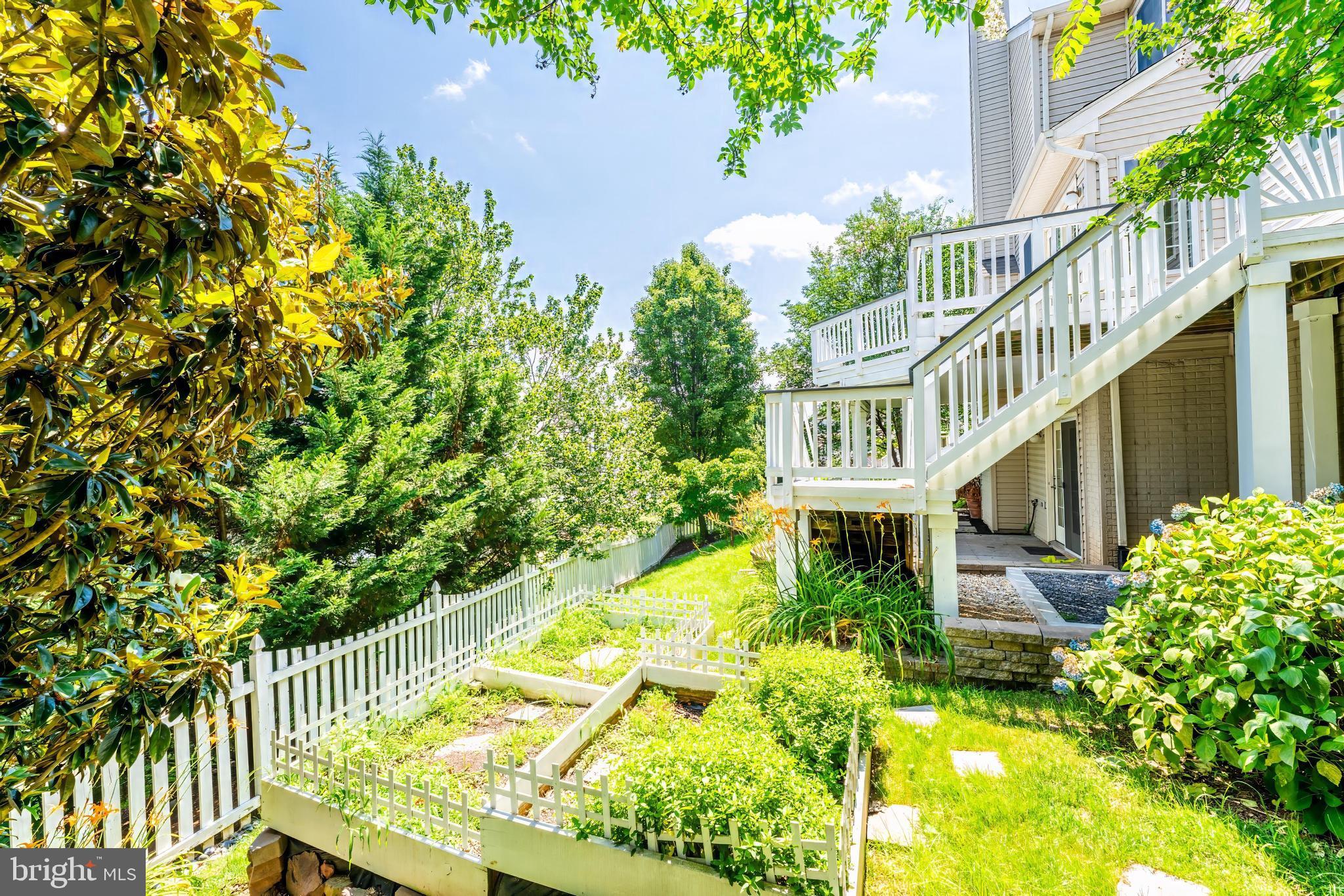 BELMONT COUNTRY CLUB - Residential Lease