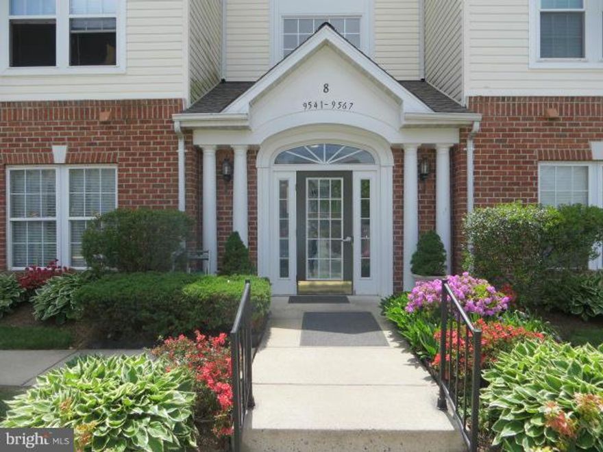 Charming, well maintained 1st Floor Unit with W/W Carpeting, Crown Molding, Large Bedrooms and Walk-In Master Closet.  The Seller has meticulously maintained this beauty - ready for your furniture! ***Community is NOT FHA approved at this time****