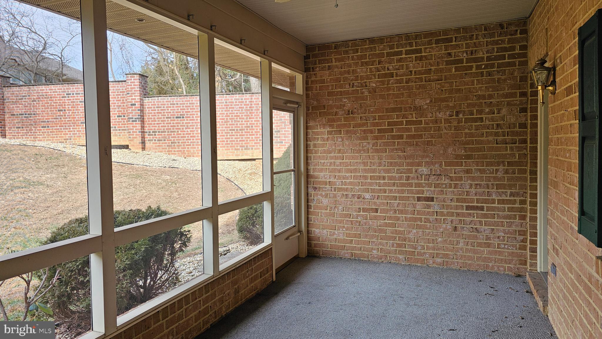 SUMMERLAND MANOR - Residential