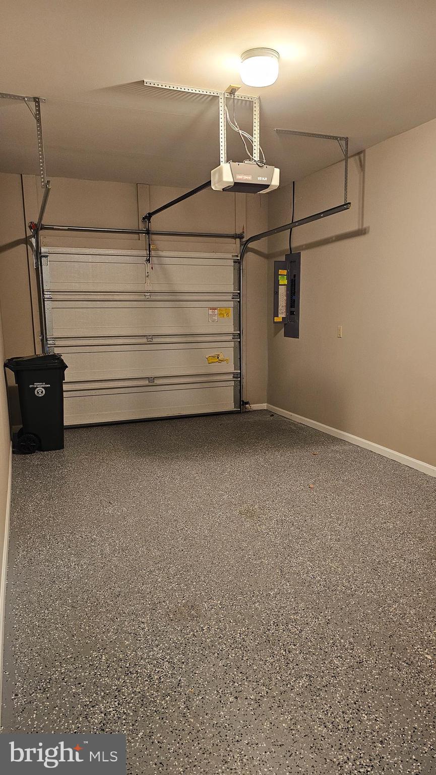 SUMMERLAND MANOR - Residential