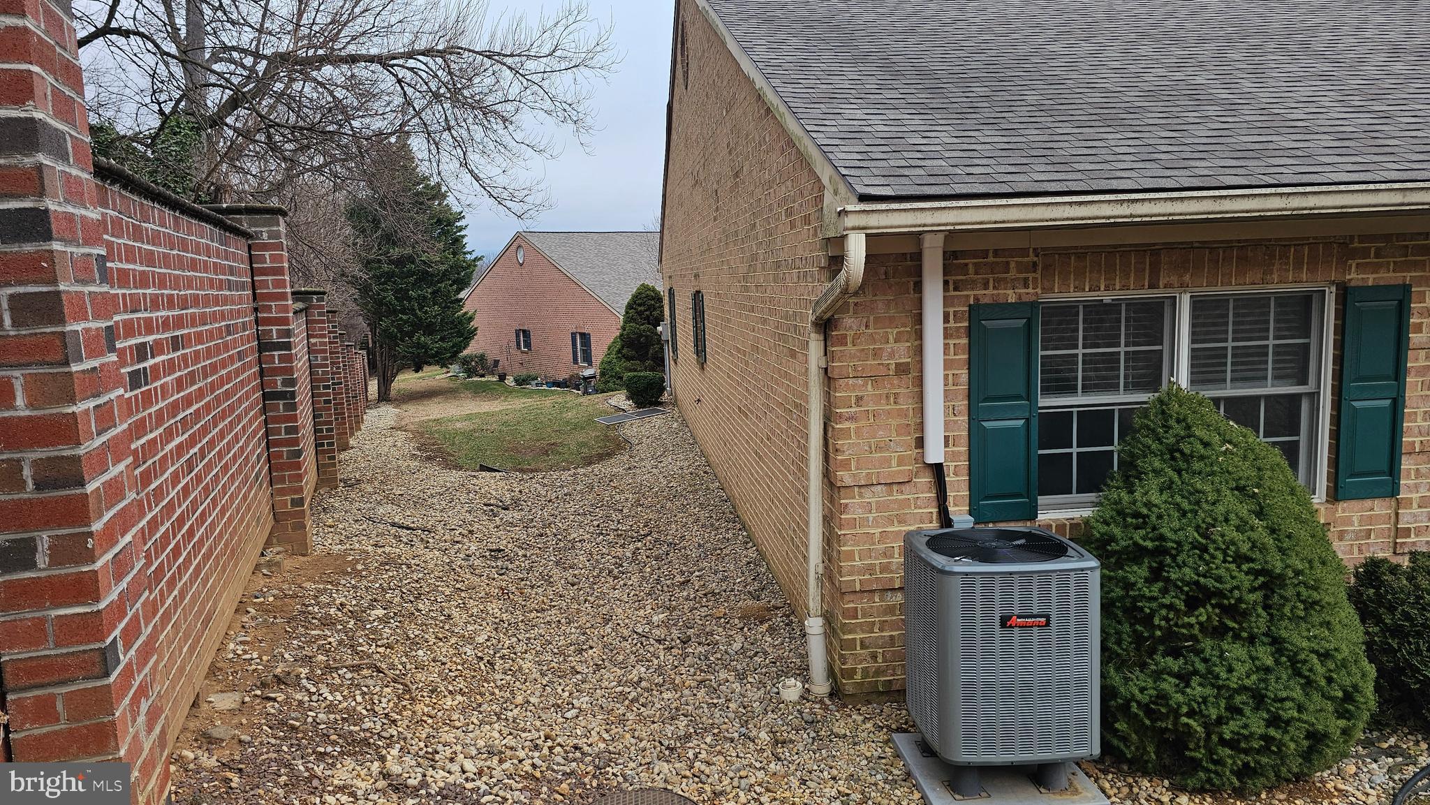 SUMMERLAND MANOR - Residential