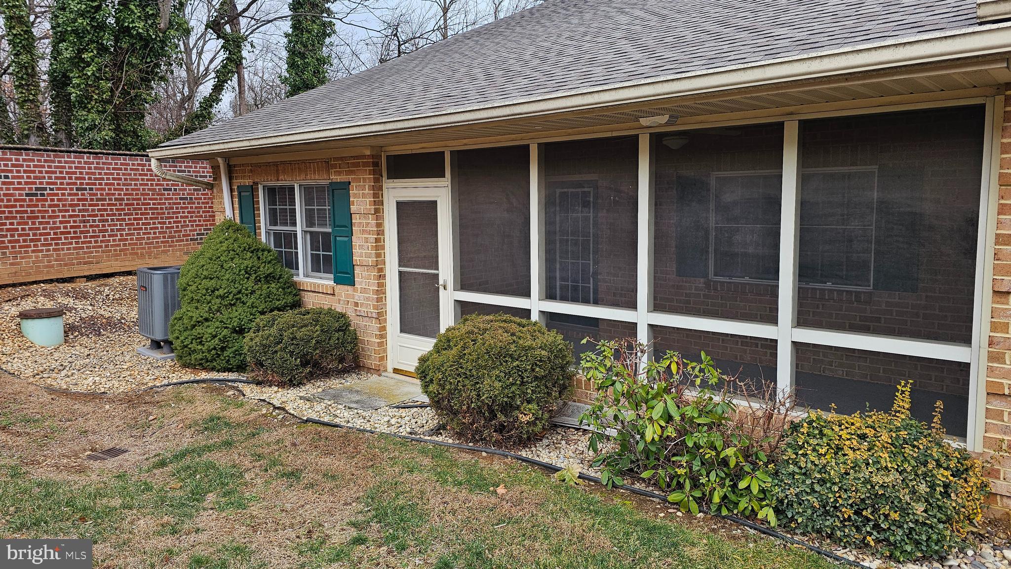 SUMMERLAND MANOR - Residential