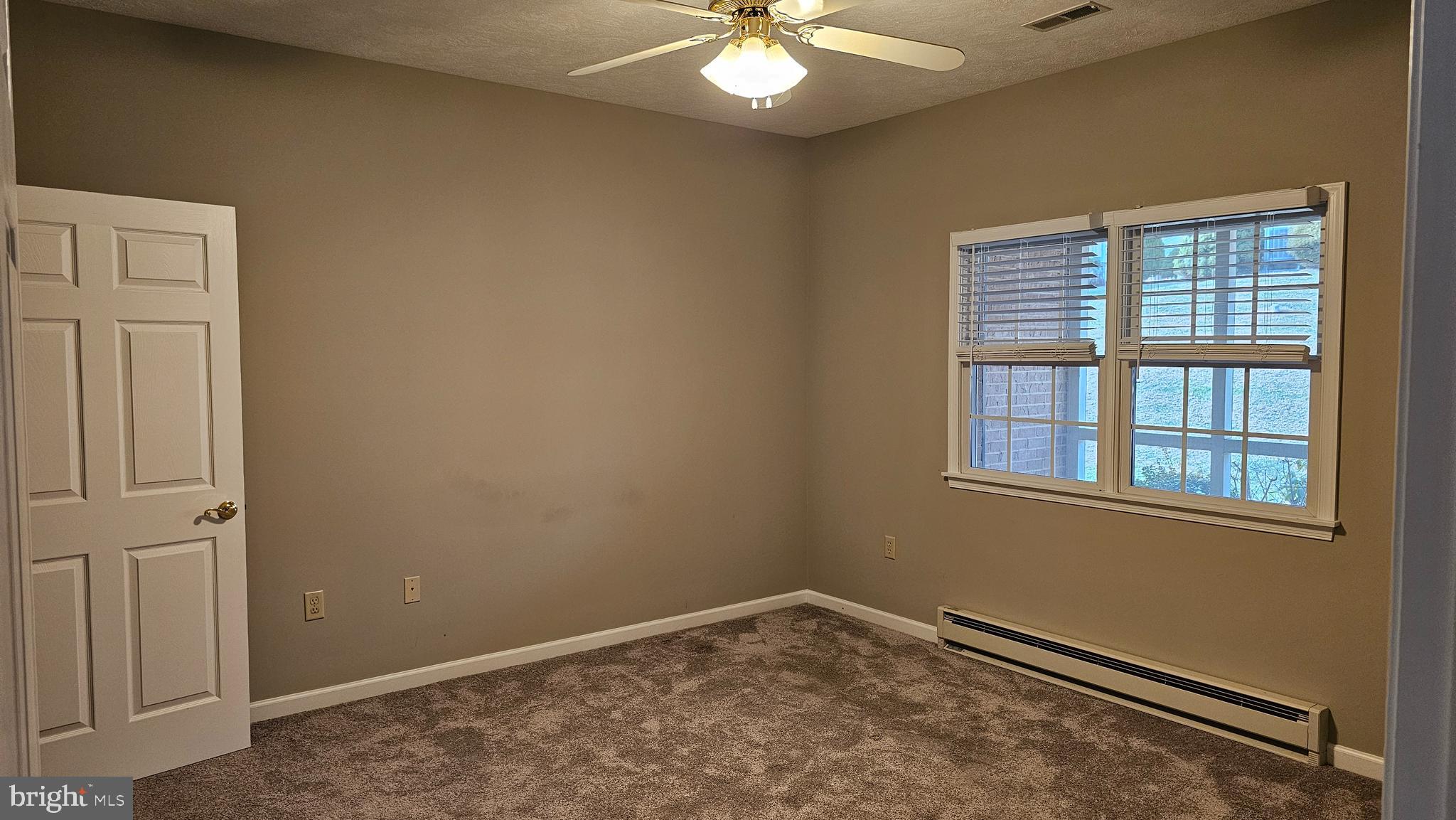 SUMMERLAND MANOR - Residential