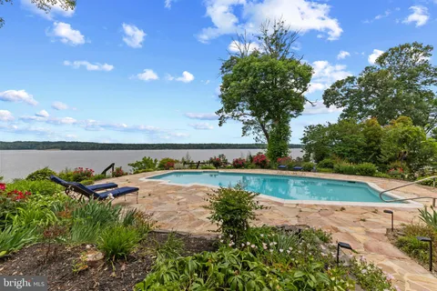 3905 Belle Rive Terrace, Alexandria, VA MLS: VAFX2228718