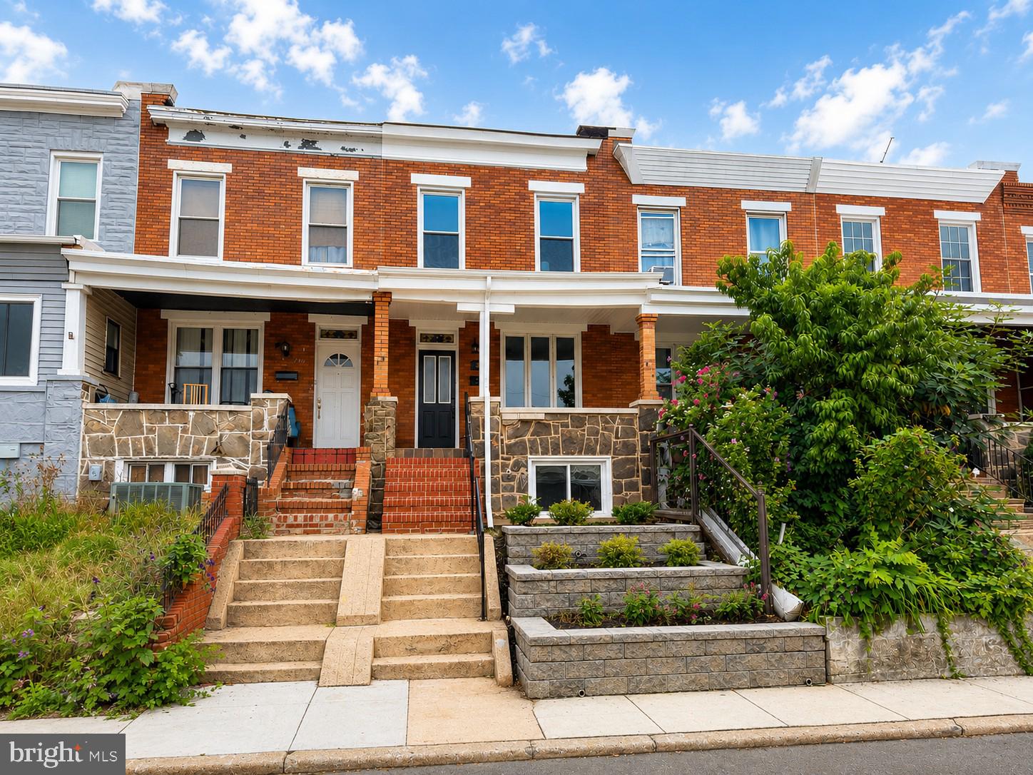 719 OLDHAM STREET