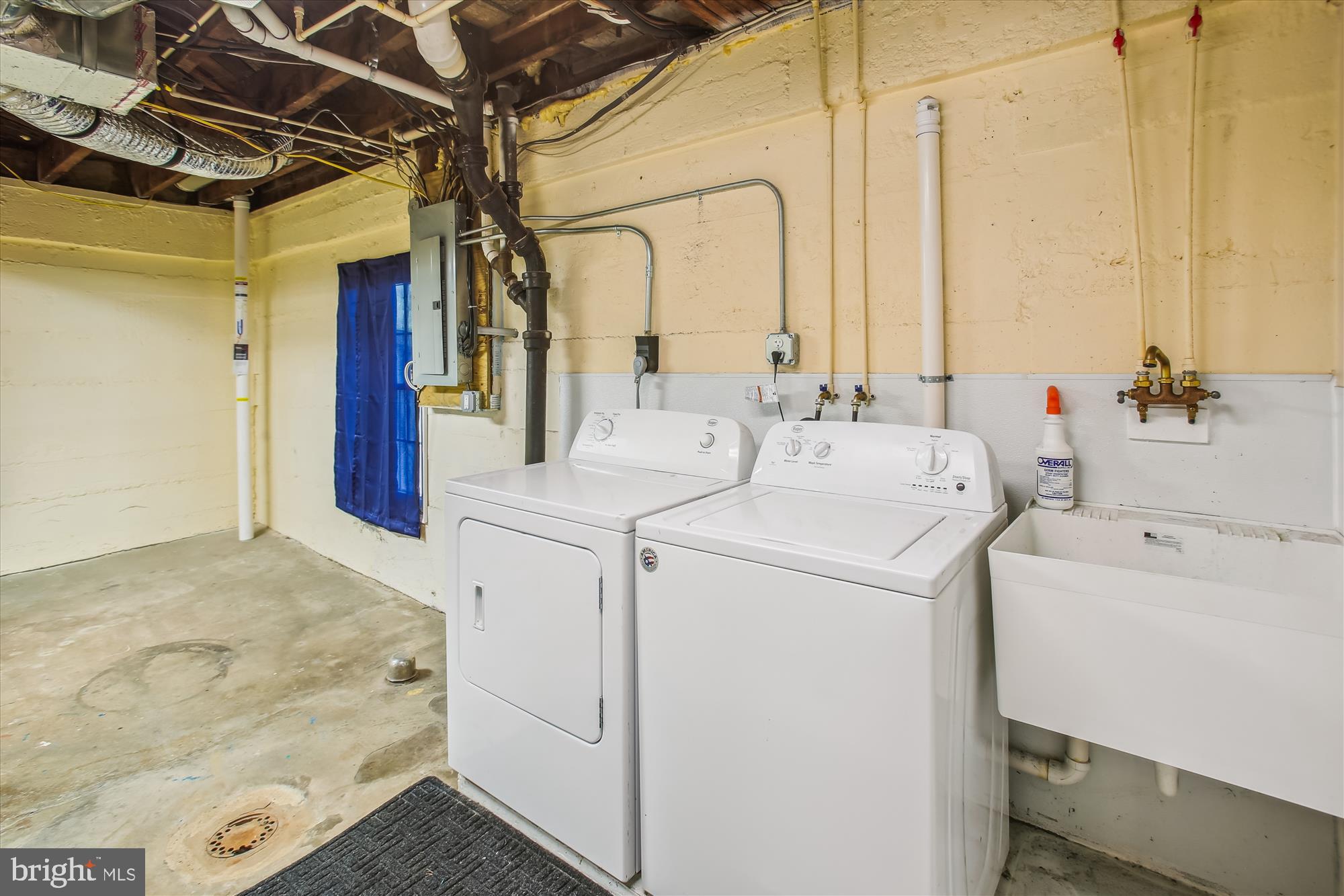 ACADEMY MANOR - Residential