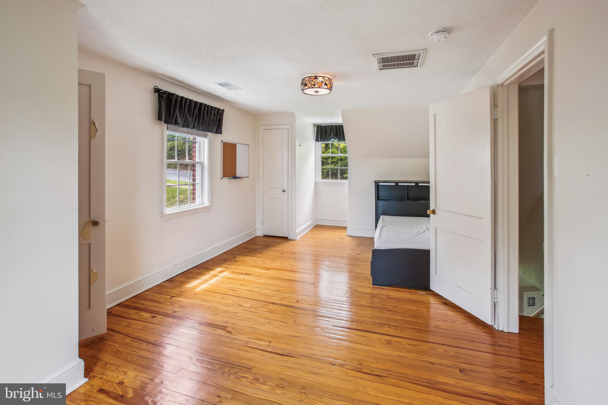 ACADEMY MANOR - Residential