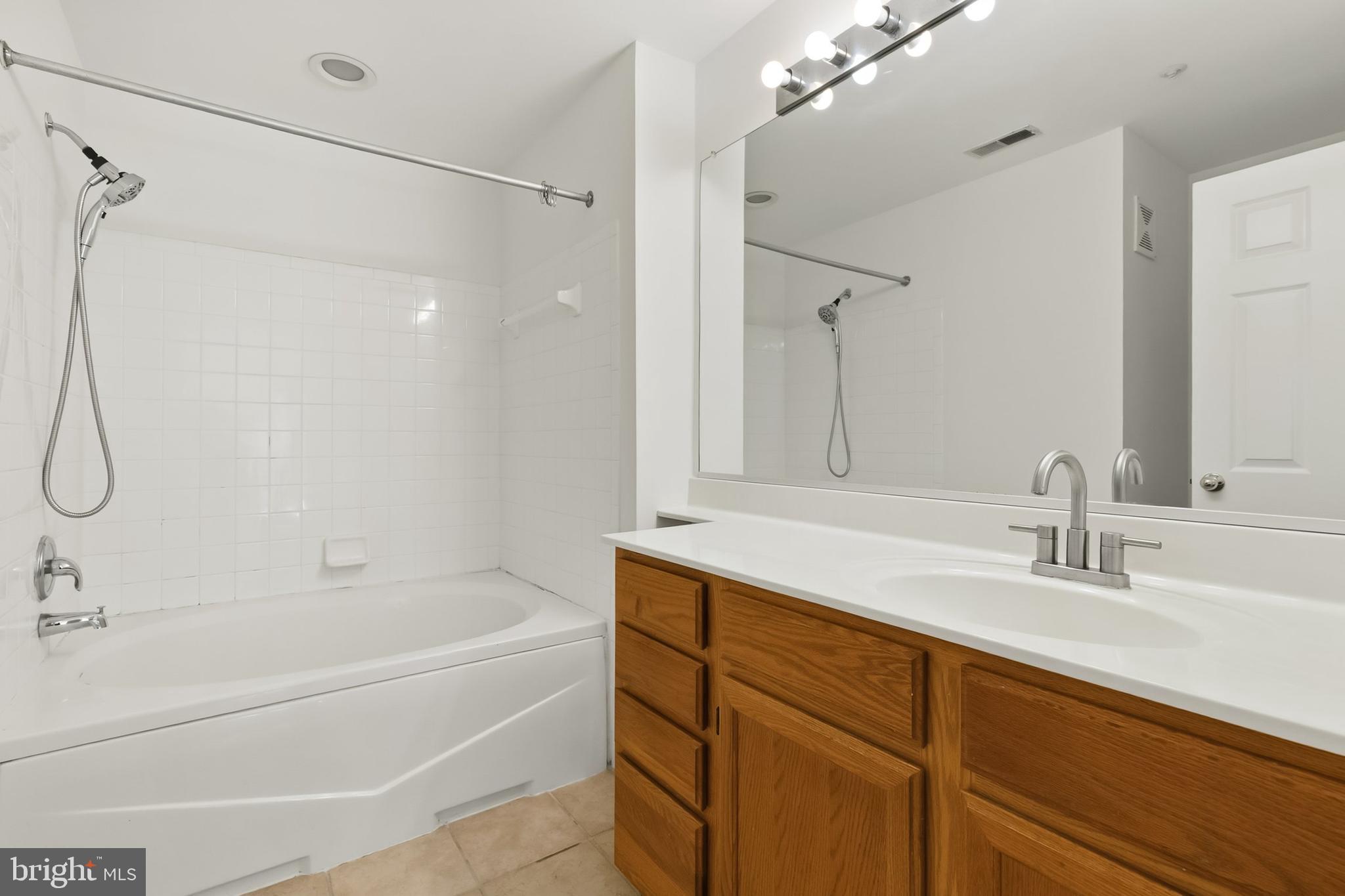 RUSSETT - Residential