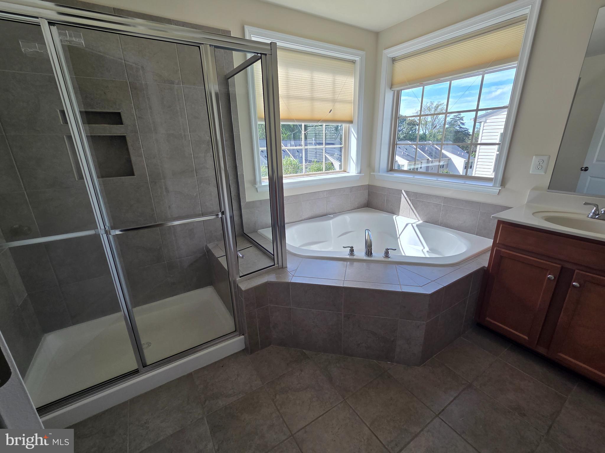 CANTERBURY VILLAGE - Residential Lease