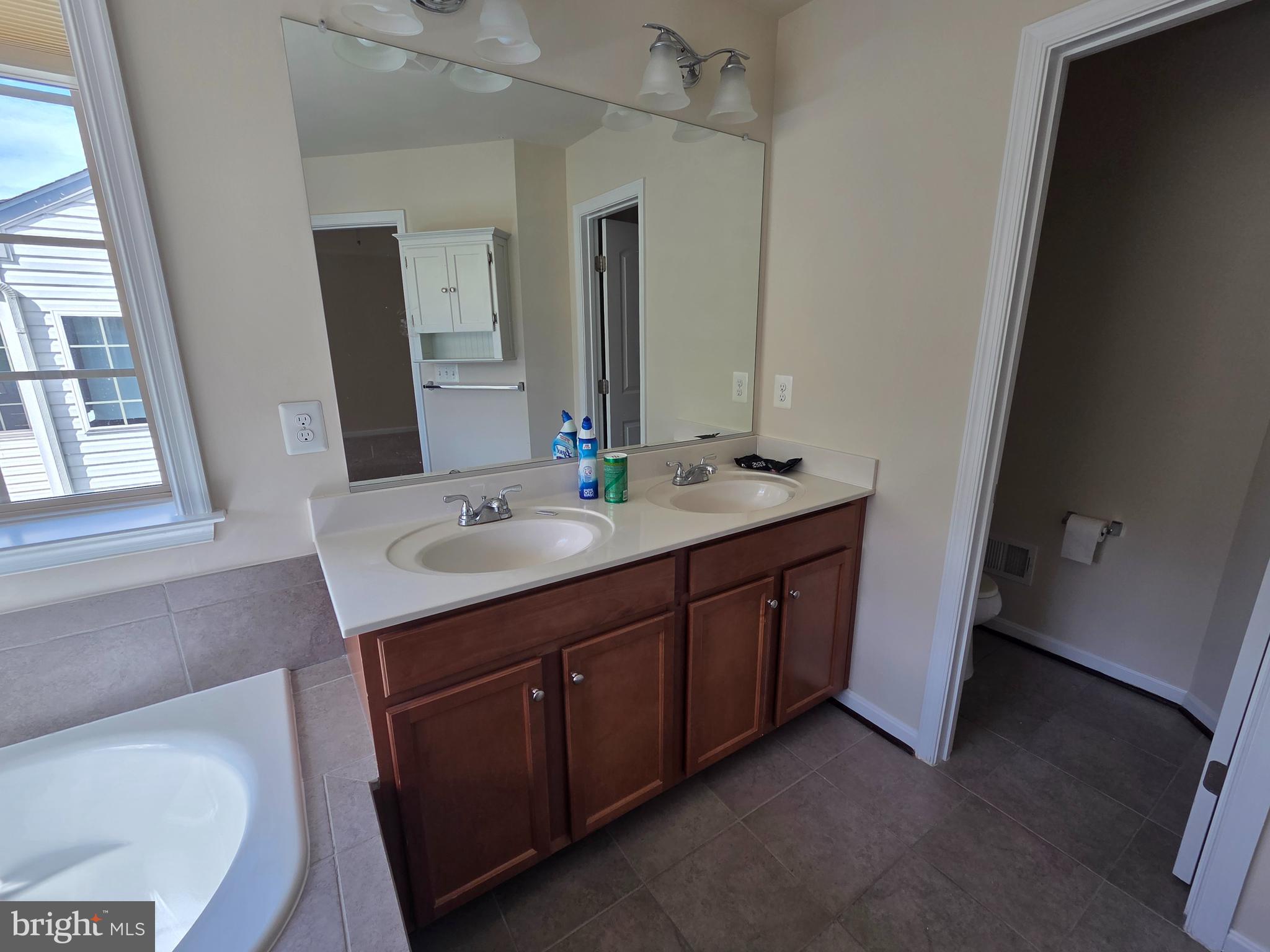 CANTERBURY VILLAGE - Residential Lease