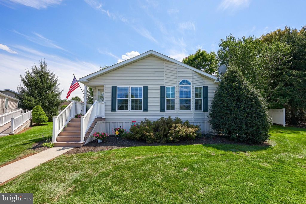 Photo of 117 Summers Drive, LANCASTER, PA 17601 (MLS # PALA2075732)