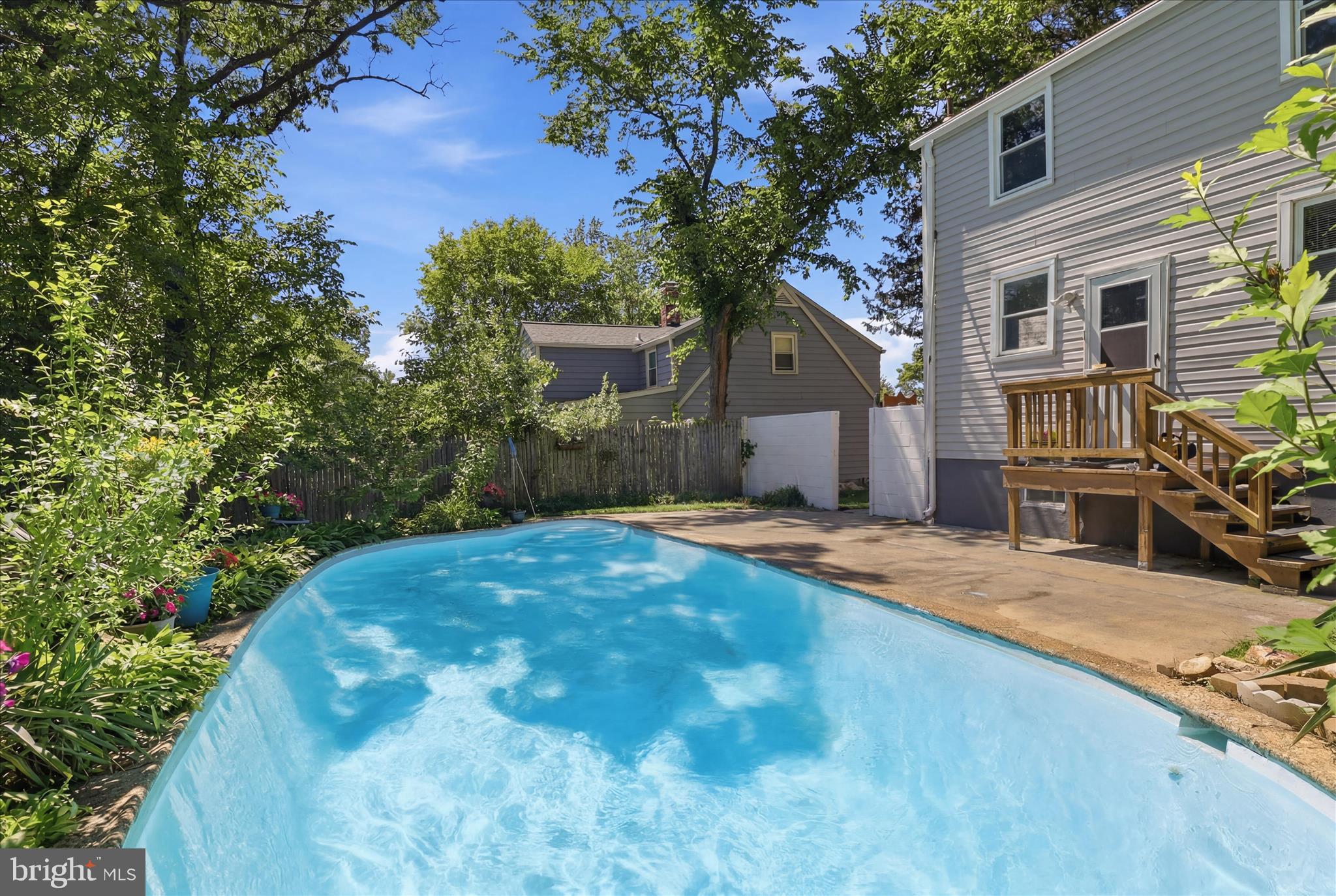 2806 URBANA DRIVE