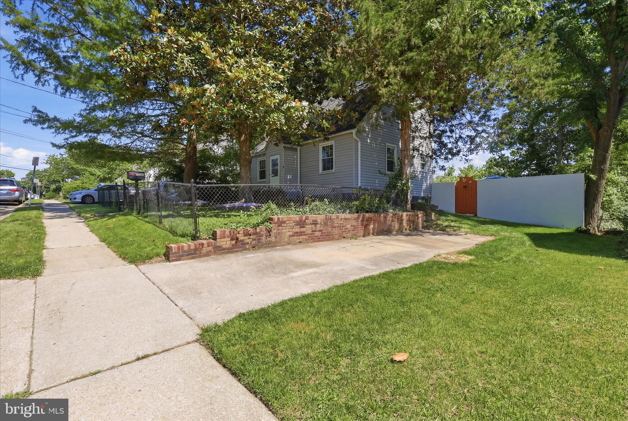 2806 URBANA DRIVE