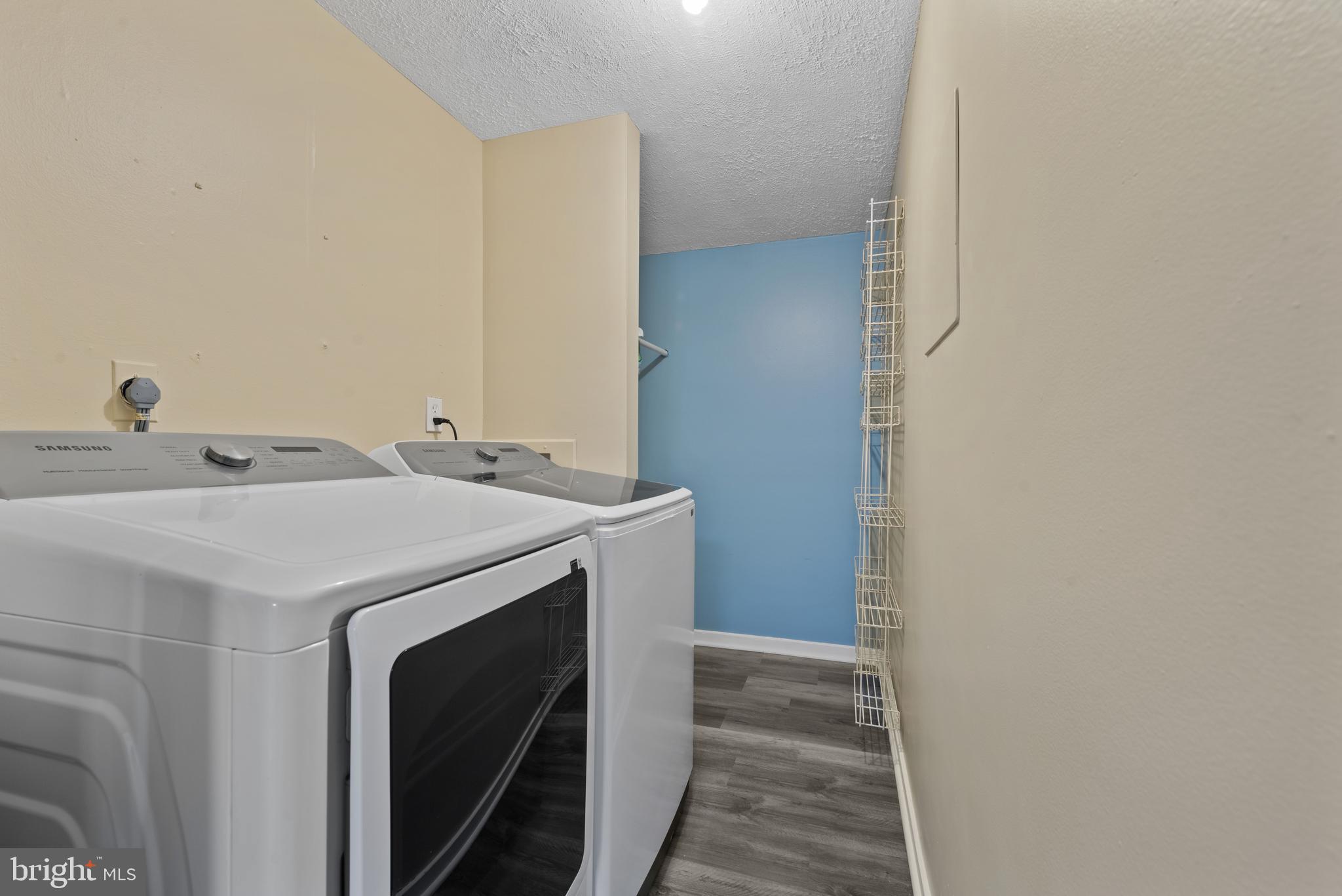 CLEMENS CROSSING - Residential