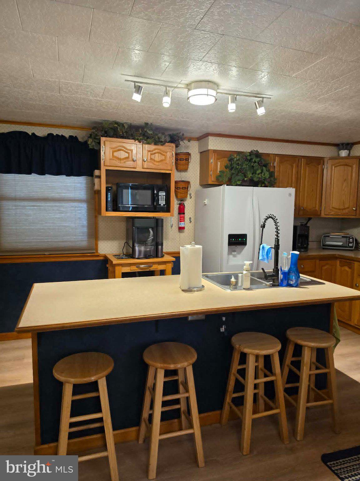 3400 STREAMSIDE DRIVE