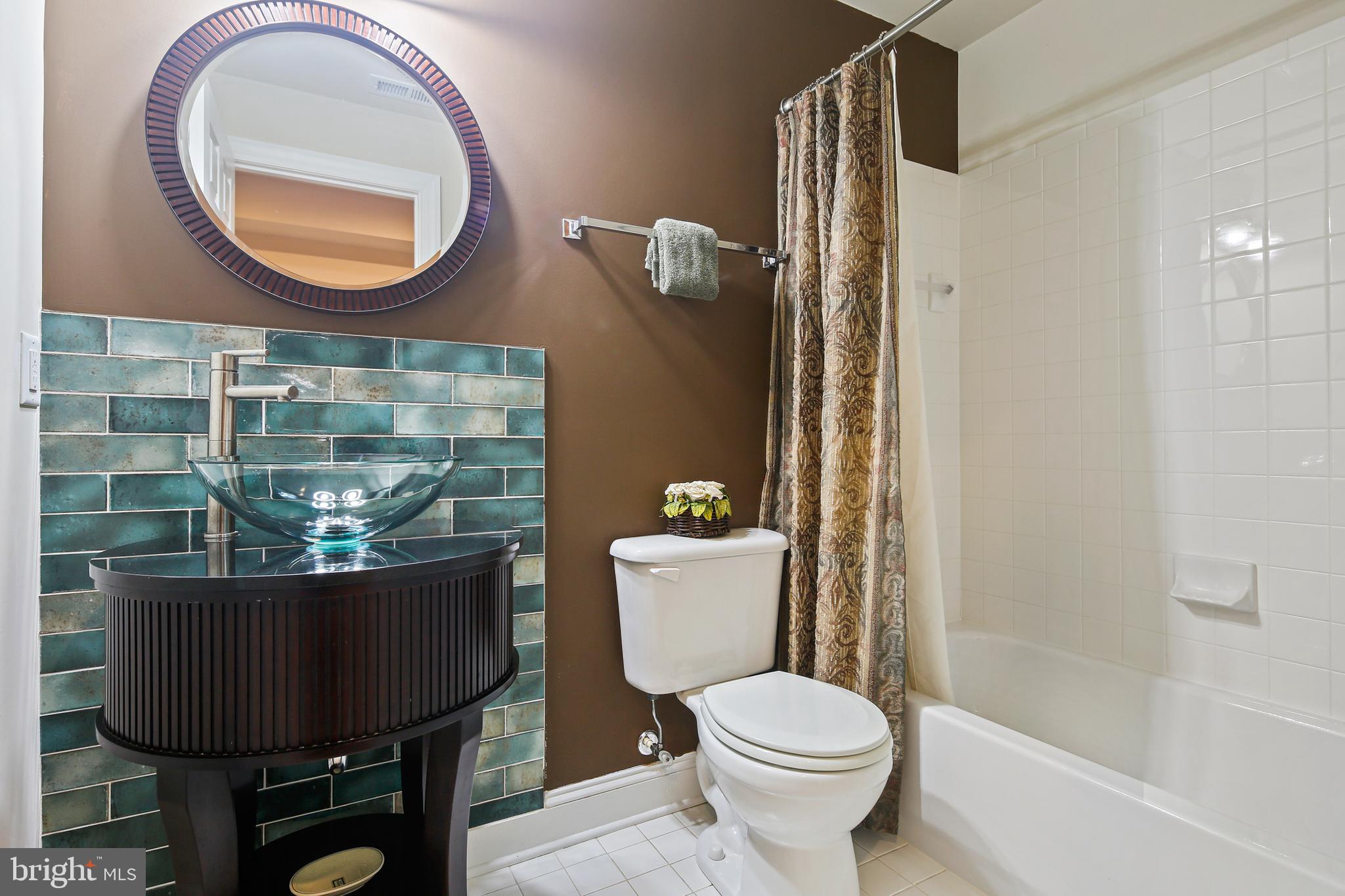 VILLAGE OF RIVER HILL - Residential