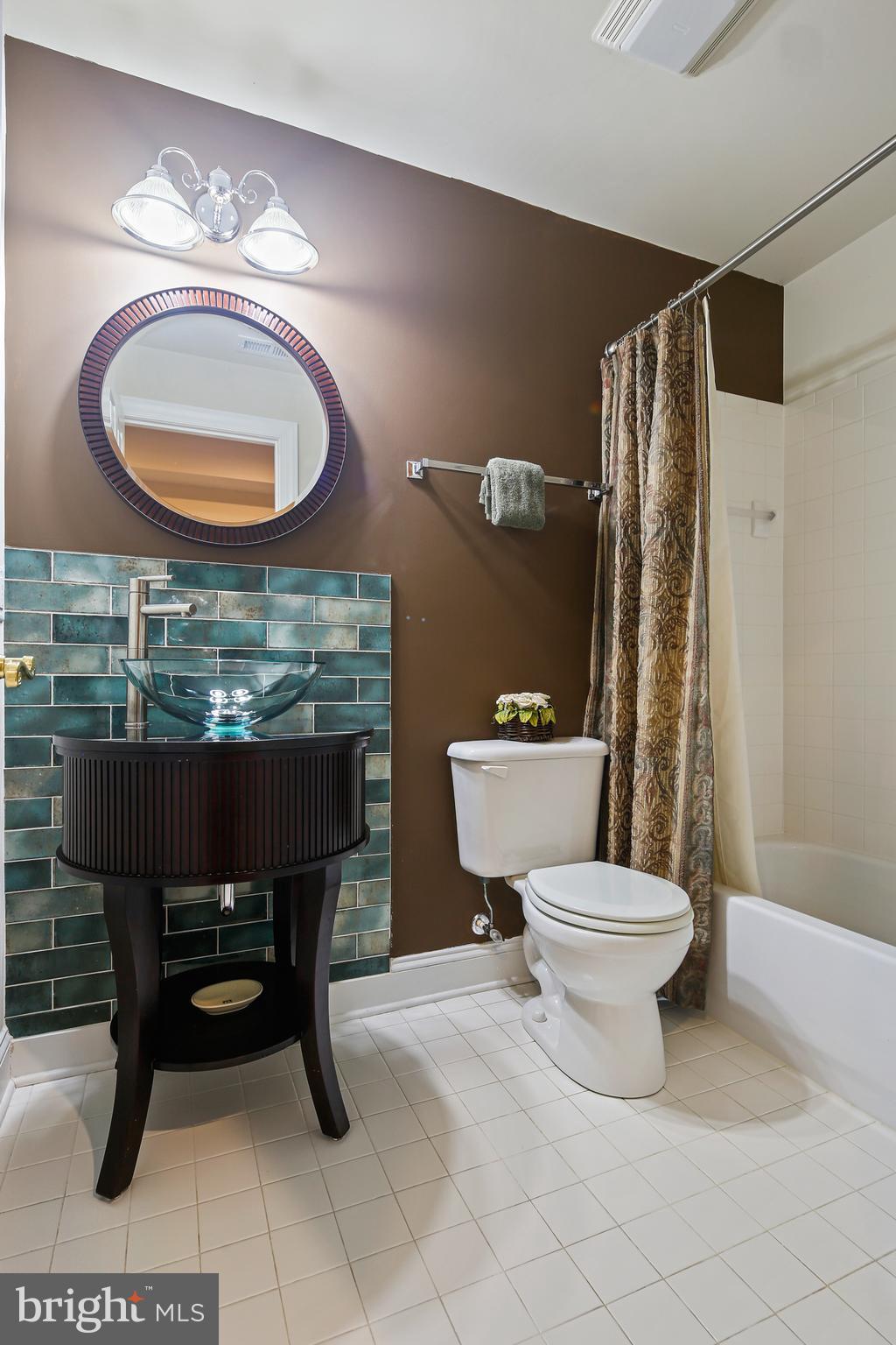 VILLAGE OF RIVER HILL - Residential