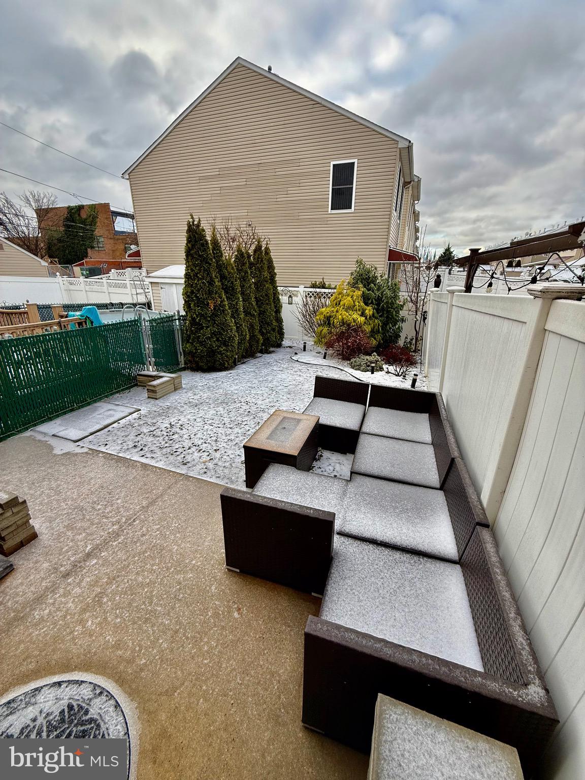 PORT RICHMOND - Residential Lease