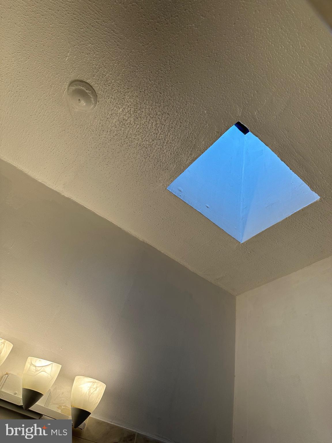 OLD GOUCHER - Residential Lease