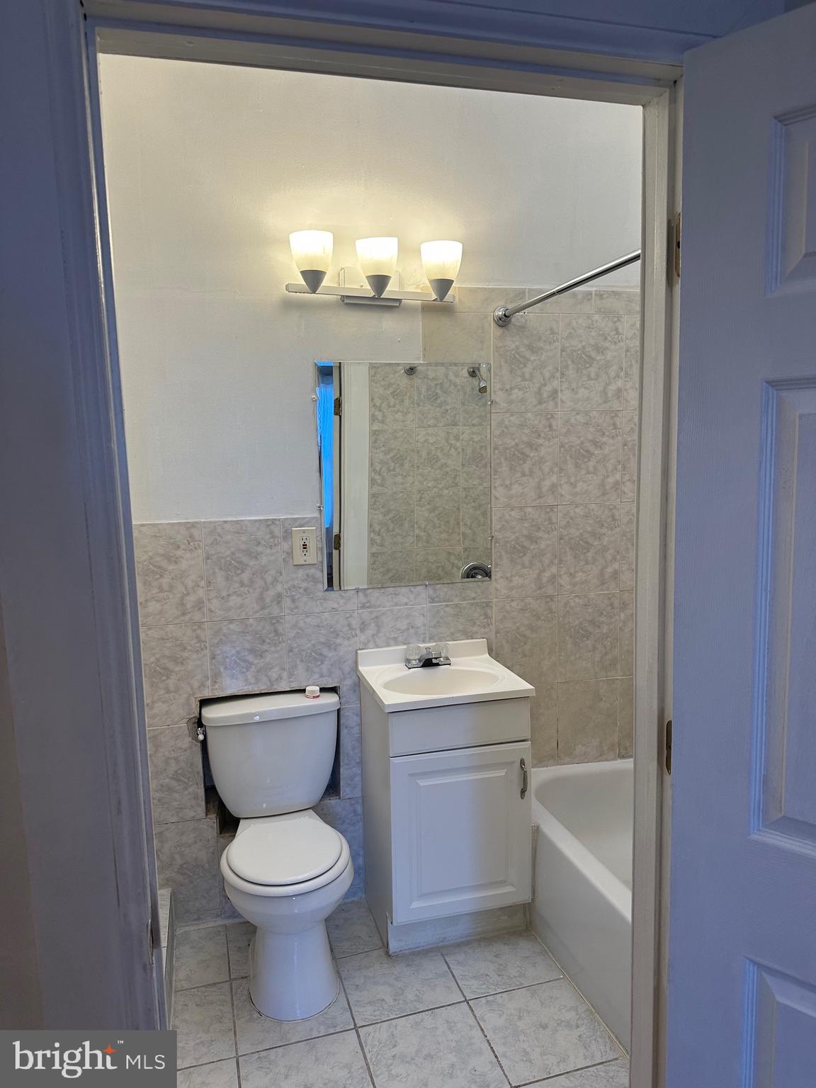 OLD GOUCHER - Residential Lease