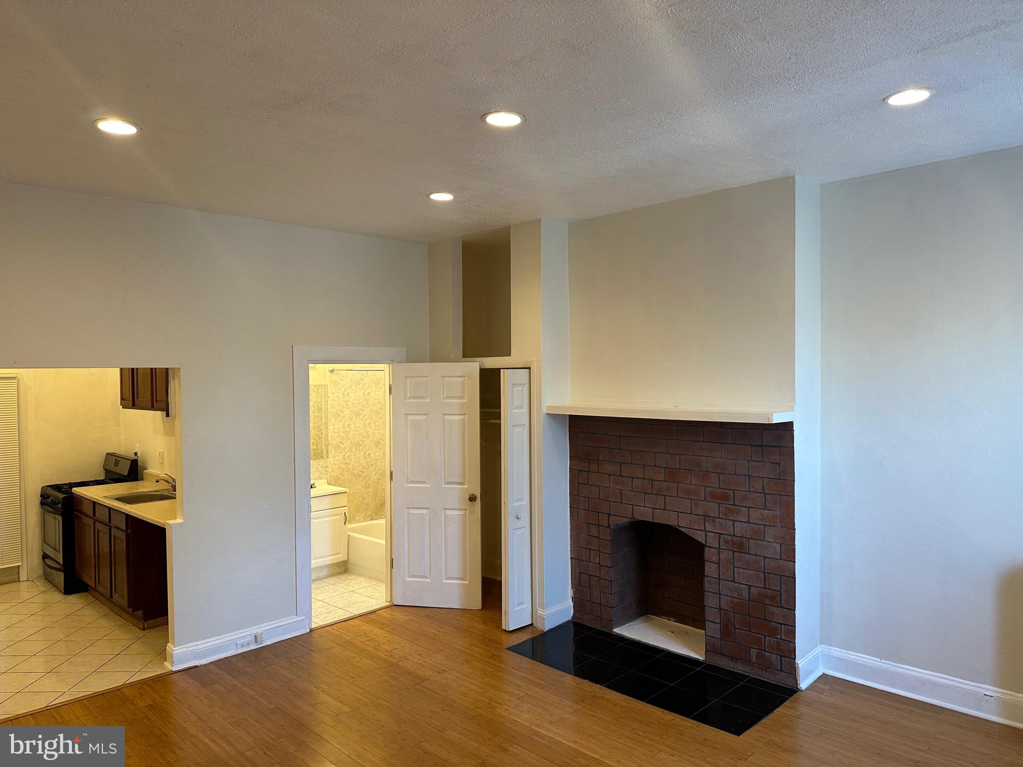 OLD GOUCHER - Residential Lease