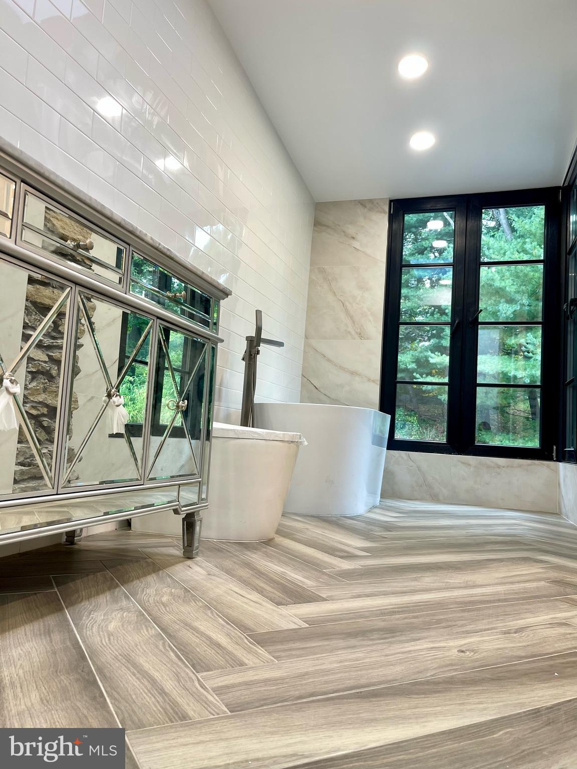 HUNTINGDON VALLEY - Residential