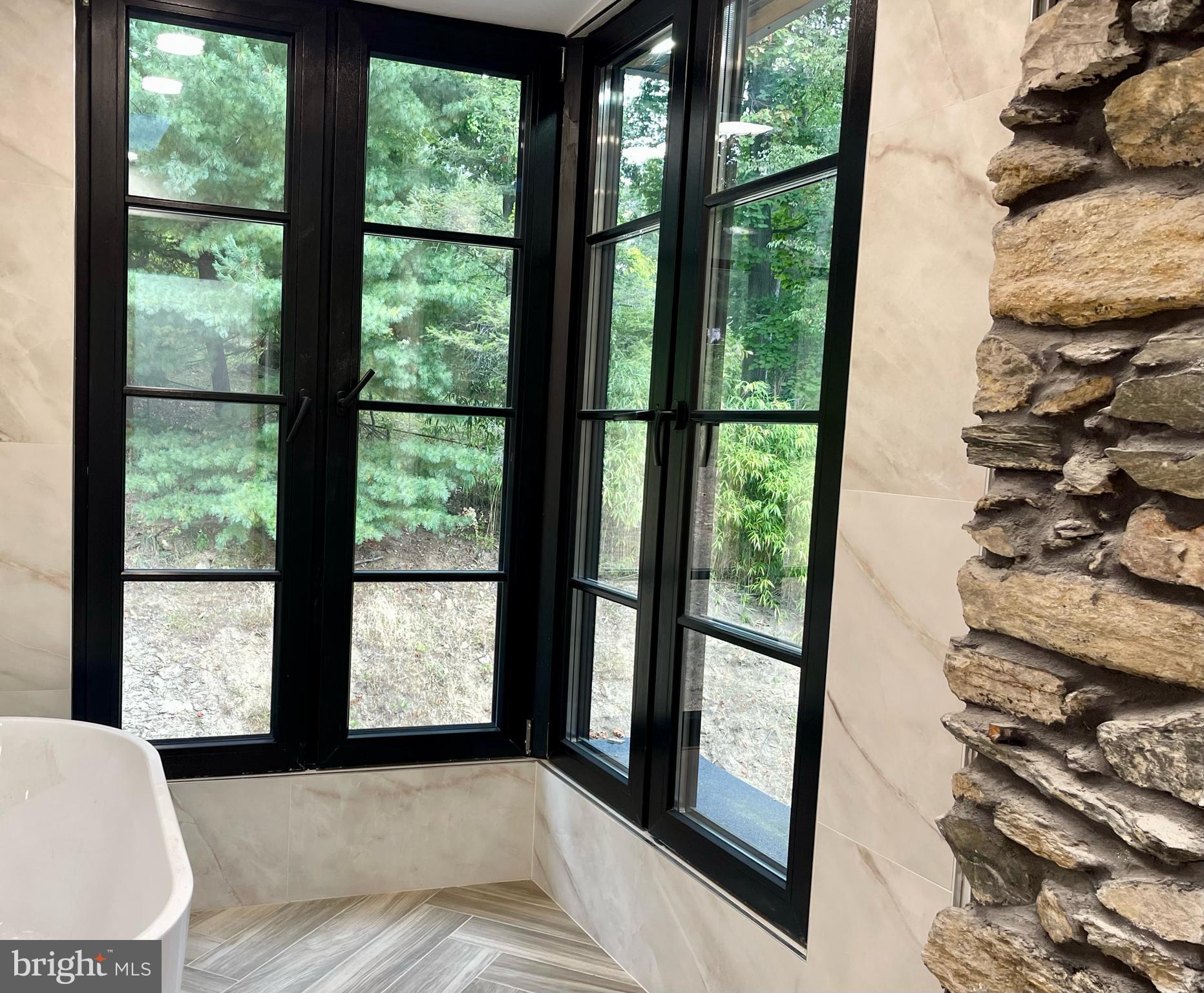 HUNTINGDON VALLEY - Residential