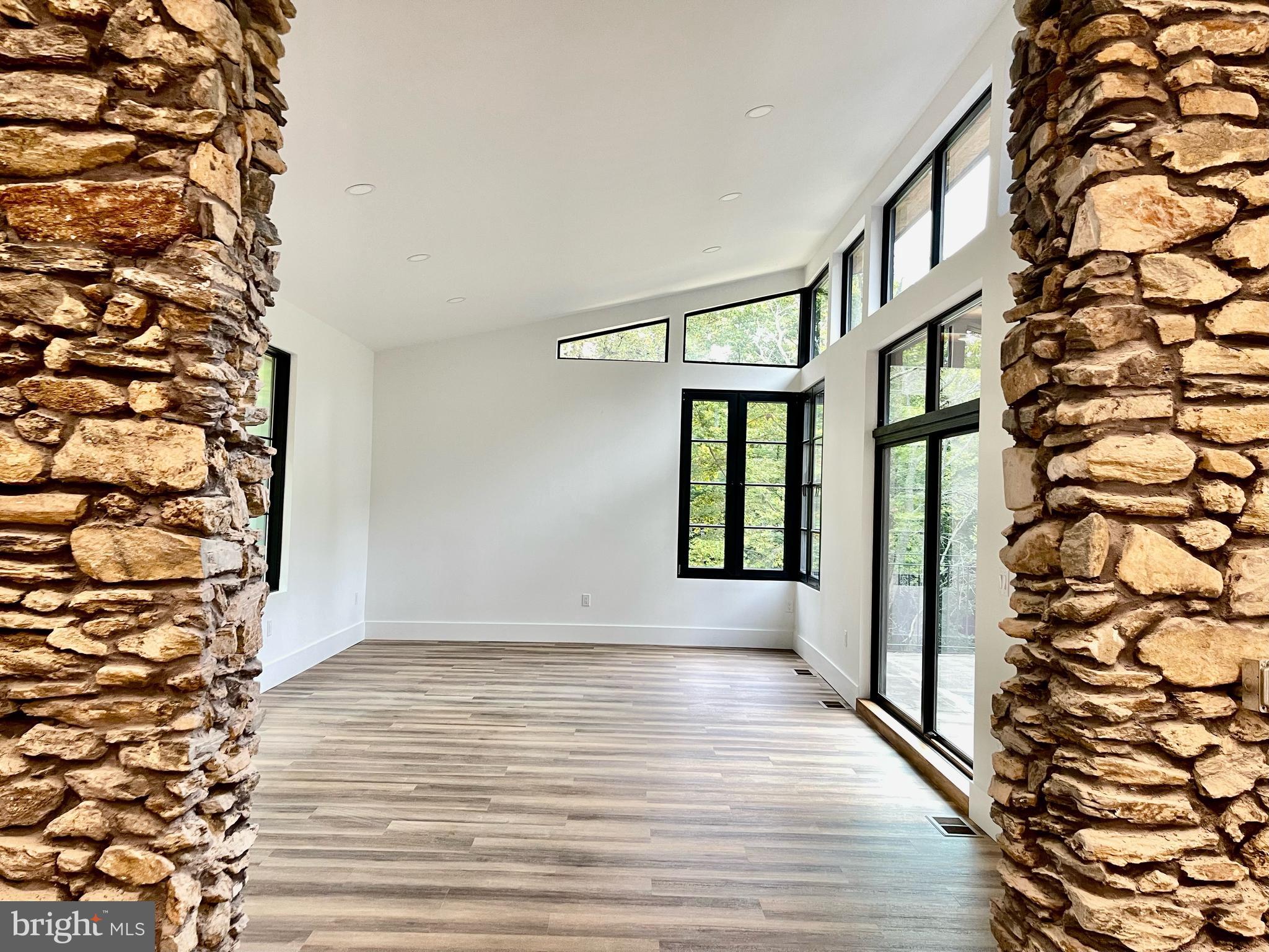 HUNTINGDON VALLEY - Residential