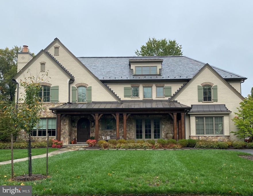 This stunning, eight bedroom custom home in coveted Kenwood is everything you could dream or and more! Built in 2013, this luxury property showcases high ceilings, wonderful living rooms, indoor and outdoor entertain spaces, gorgeous pool and garden,  two garages and the list goes go!