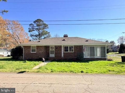 Homes For Sale - 1392 Jefferson Street<br/> Mecklenburg County, BOYDTON, VA 23917