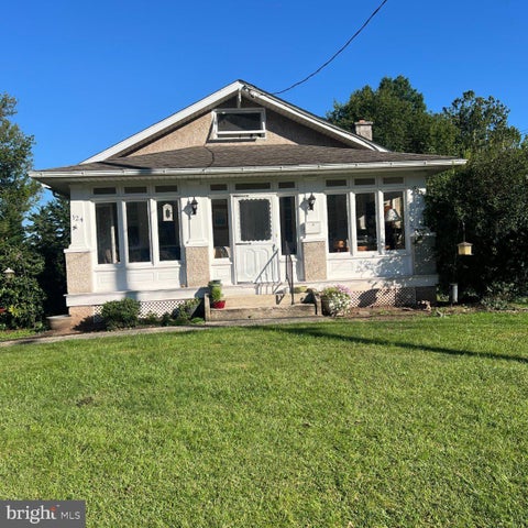 Photo of 124 W 5th Avenue, COLLEGEVILLE, PA 19426 (MLS # PAMC2195312)