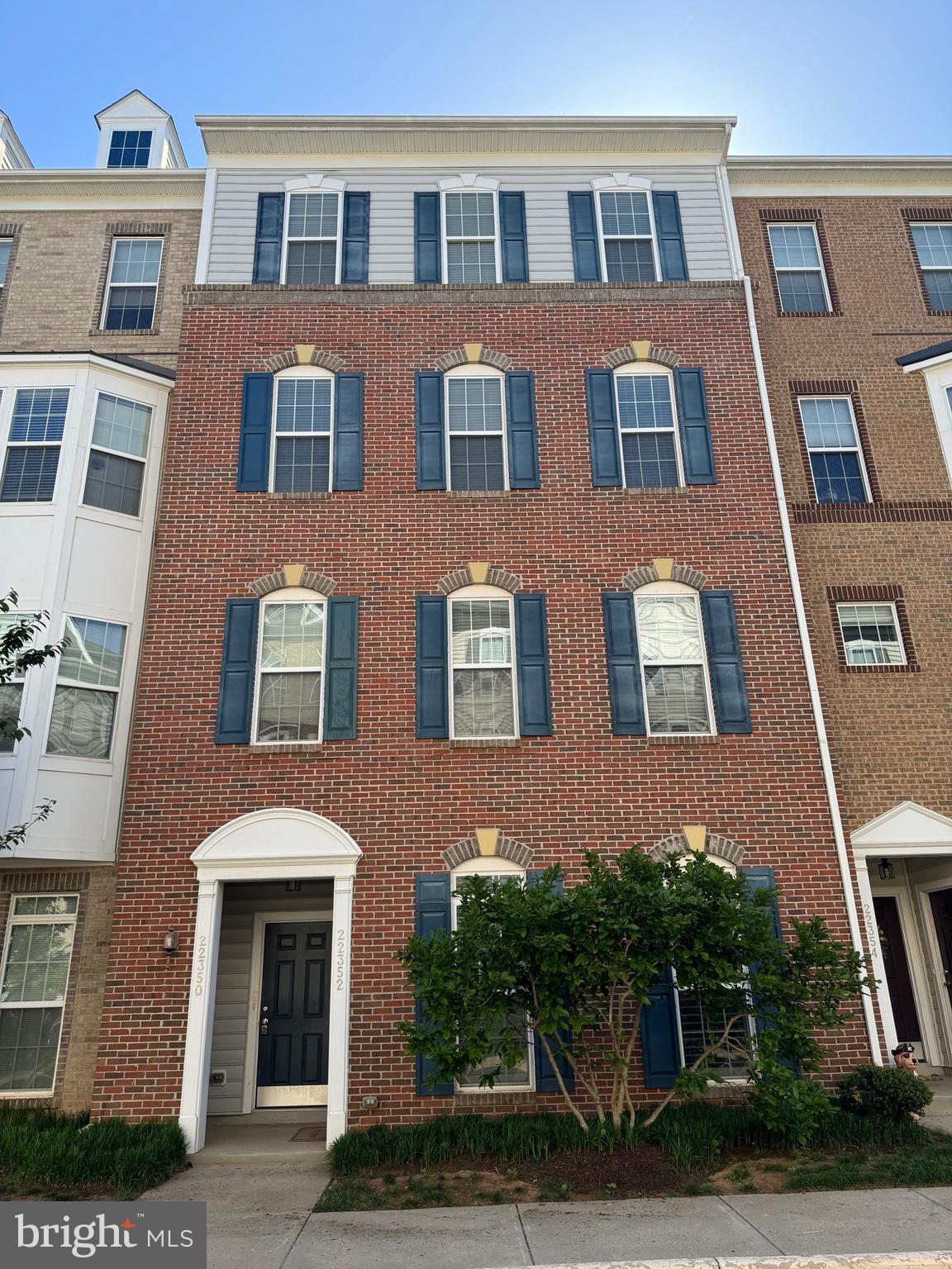 RESIDENCES AT DULLES PRK - Residential Lease