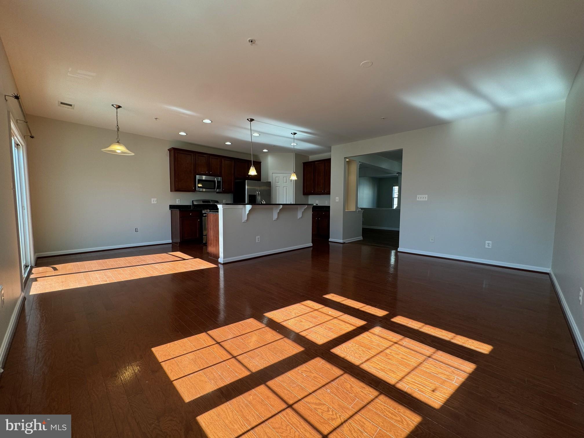 RESIDENCES AT DULLES PRK - Residential Lease