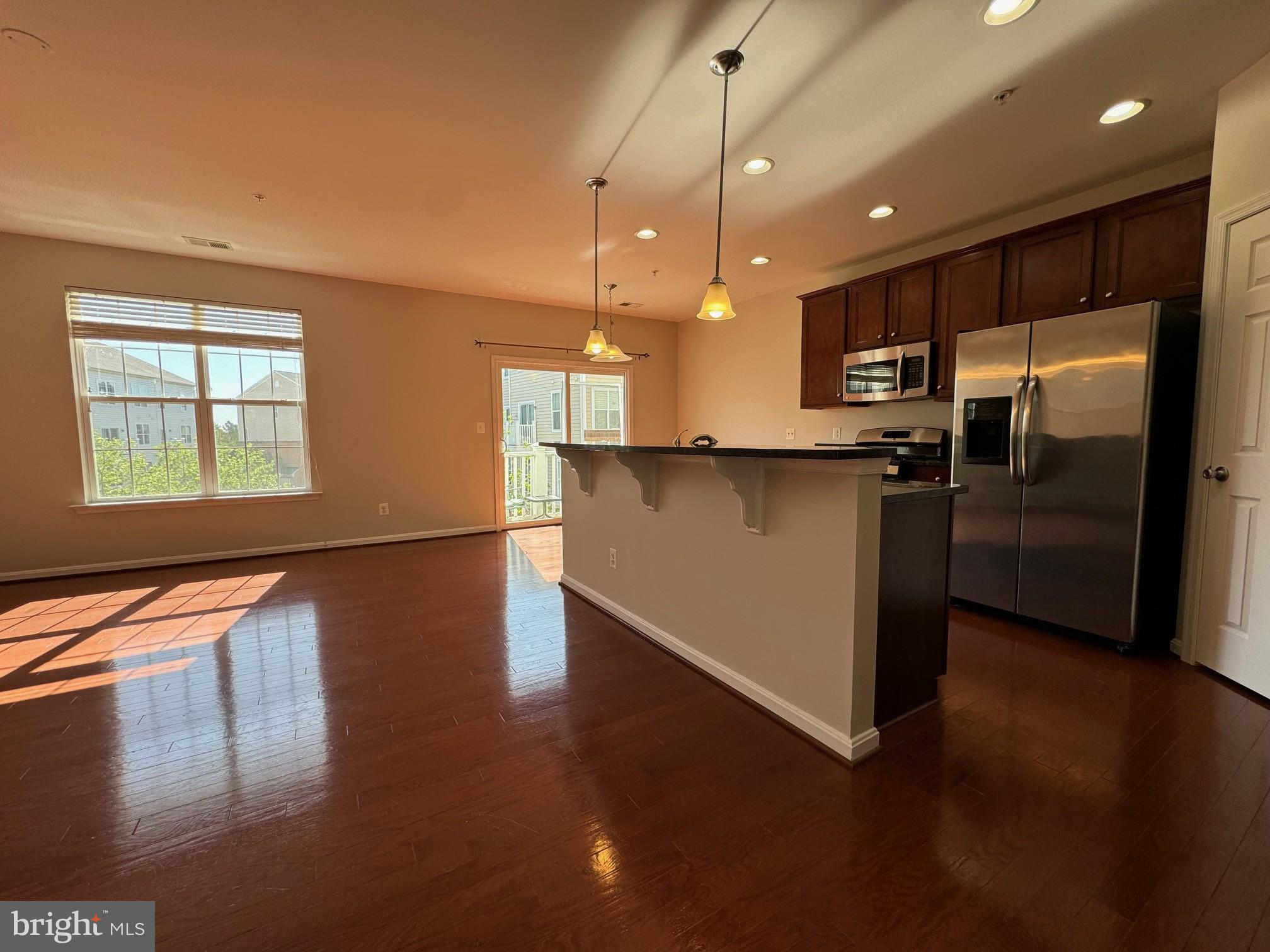 RESIDENCES AT DULLES PRK - Residential Lease