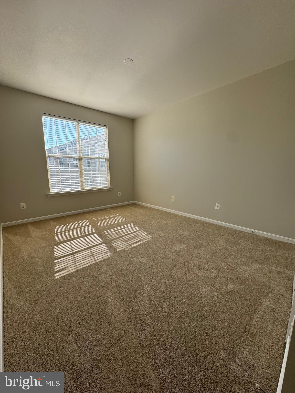 RESIDENCES AT DULLES PRK - Residential Lease