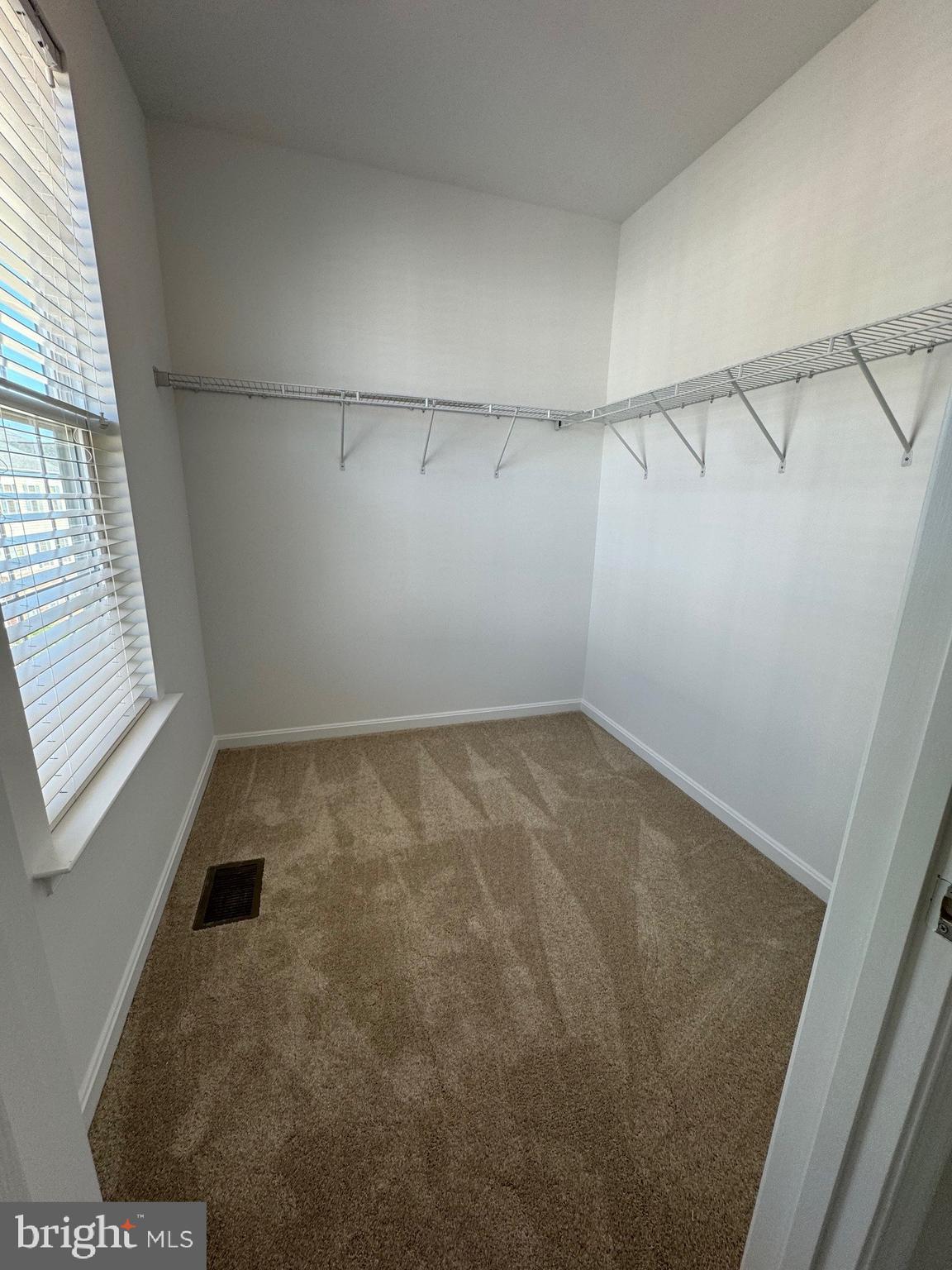 RESIDENCES AT DULLES PRK - Residential Lease